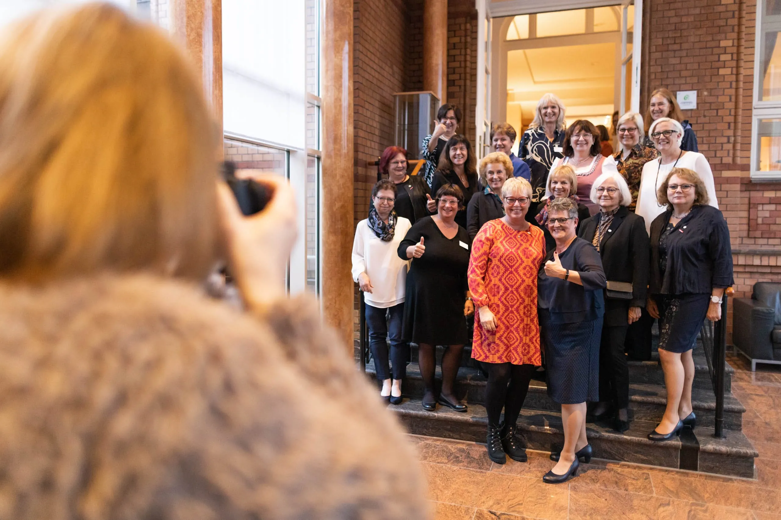 Daumen hoch: Sowohl die Modeschau als auch die Preisverleihung kamen gut an…