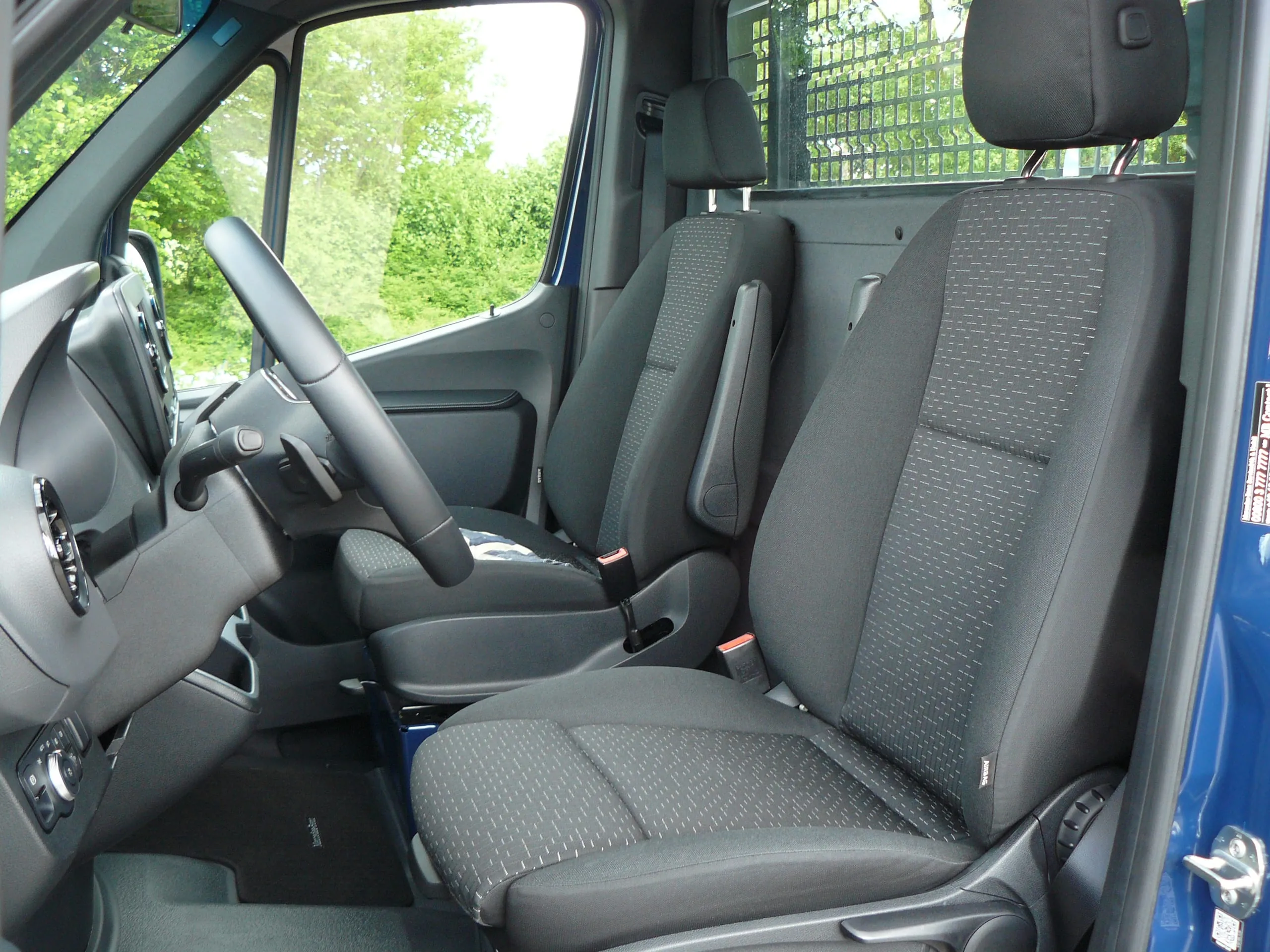 Gepflegtes Ambiente: Sprinter-Cockpit mit viel Platz sowie gediegener Material- und Verarbeitungs­qualität.