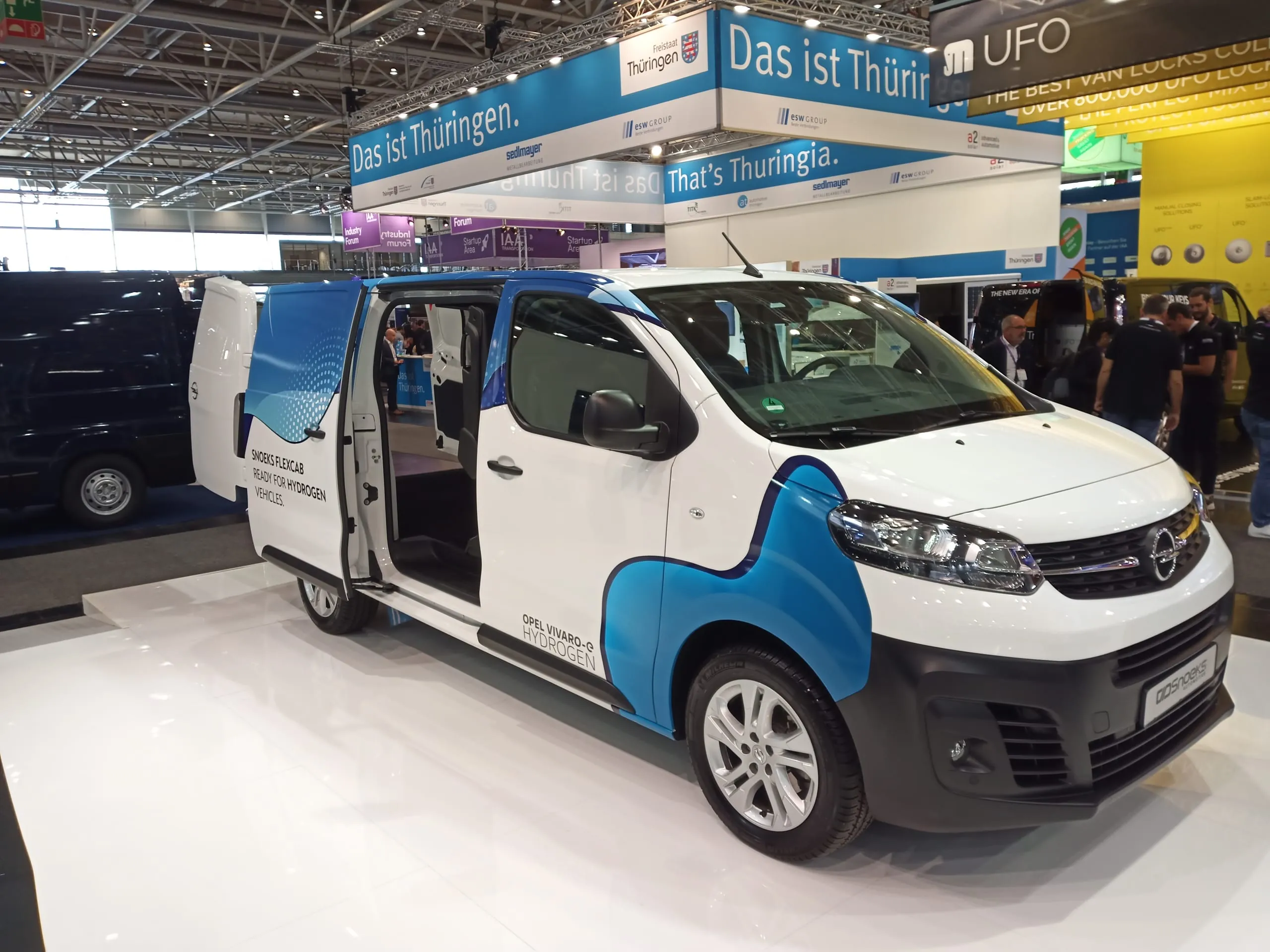 Den Opel Vivaro-e Hydrogen und Konsorten gibt es nur als Kastenwagen – Snoeks liefert den Fünfsitzer.