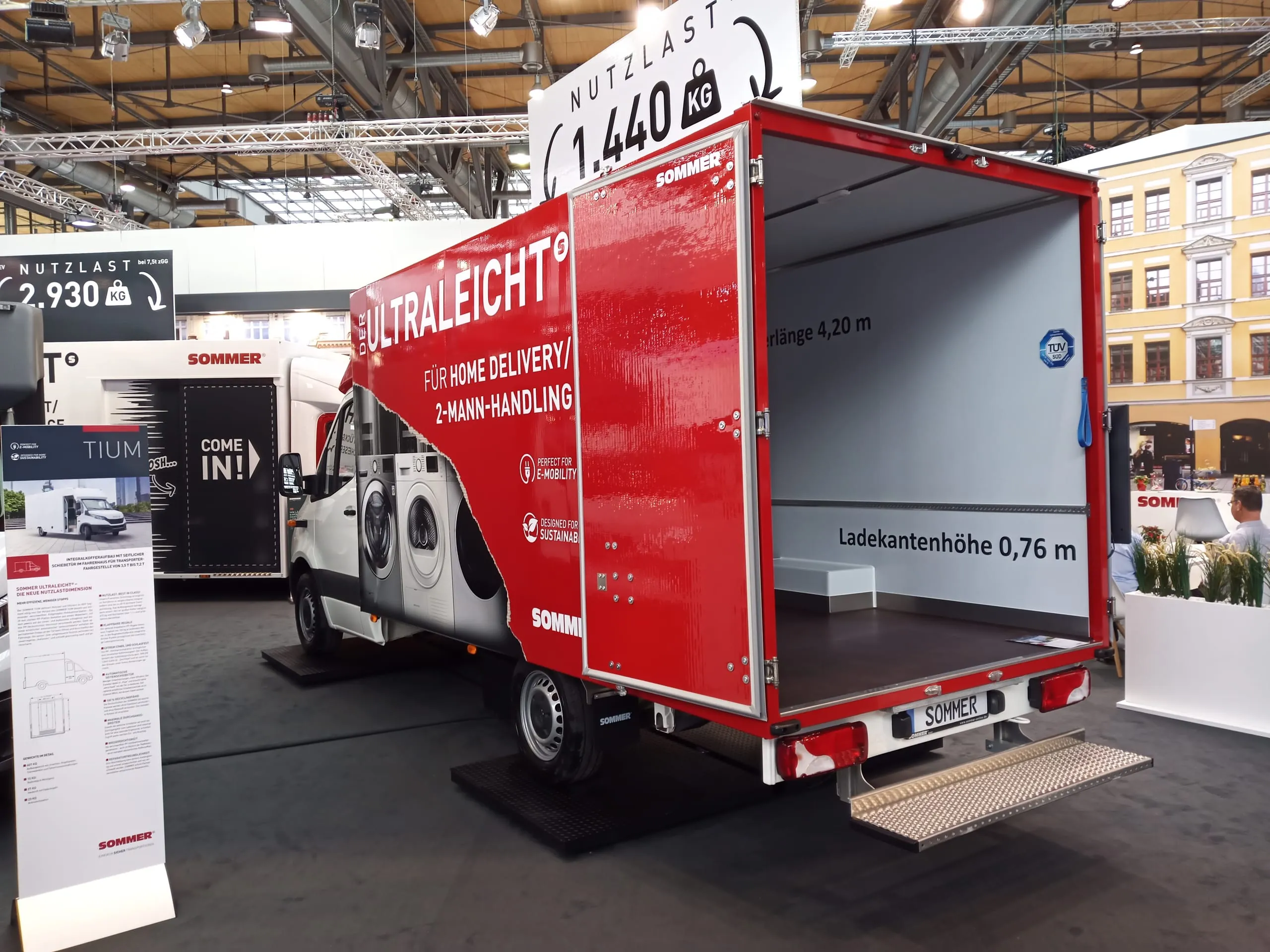 Sommer setzt auf extreme Leichtbauweise bei Kofferaufbauten.