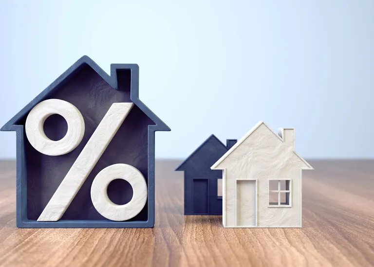 Immobilienfinanzierungen werden teurer – Bausparverträge können die Zinsbelastung begrenzen.
