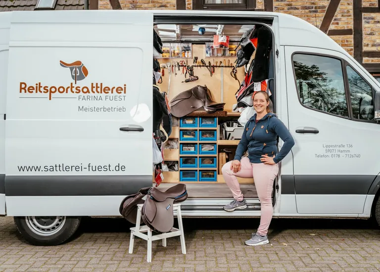Farina Fuest ist täglich mit ihrer mobilen Werkstatt unterwegs. Ihr Hobby kommt dabei aber nicht zu kurz.