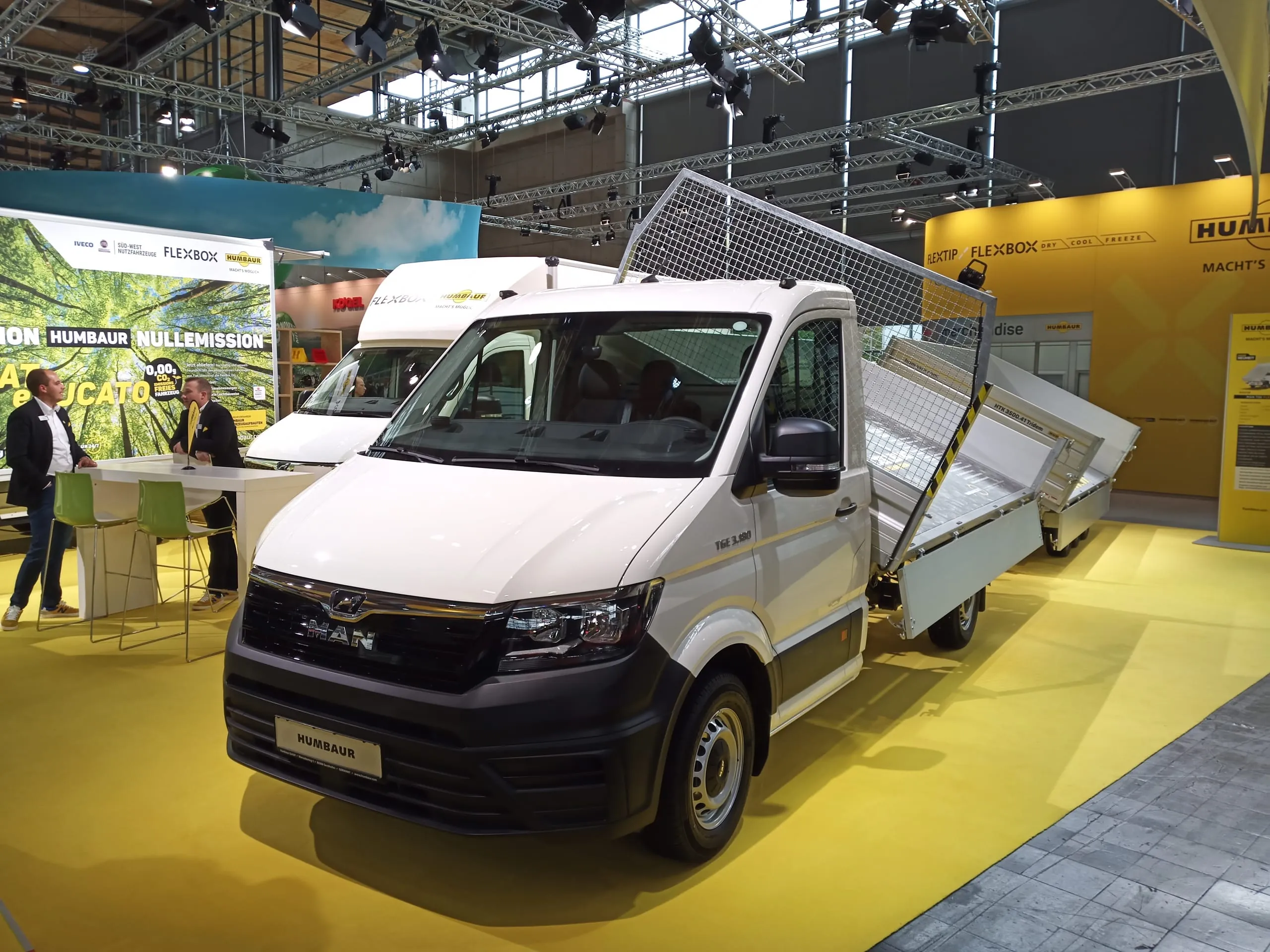 Konzept übertragen: Humbaur liefert jetzt auch Transporter als Kipper, mit Technik vom Anhänger.