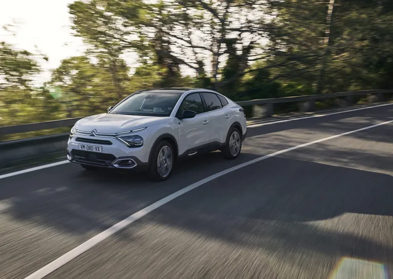 Citro&euml;n &euml;-C4 X