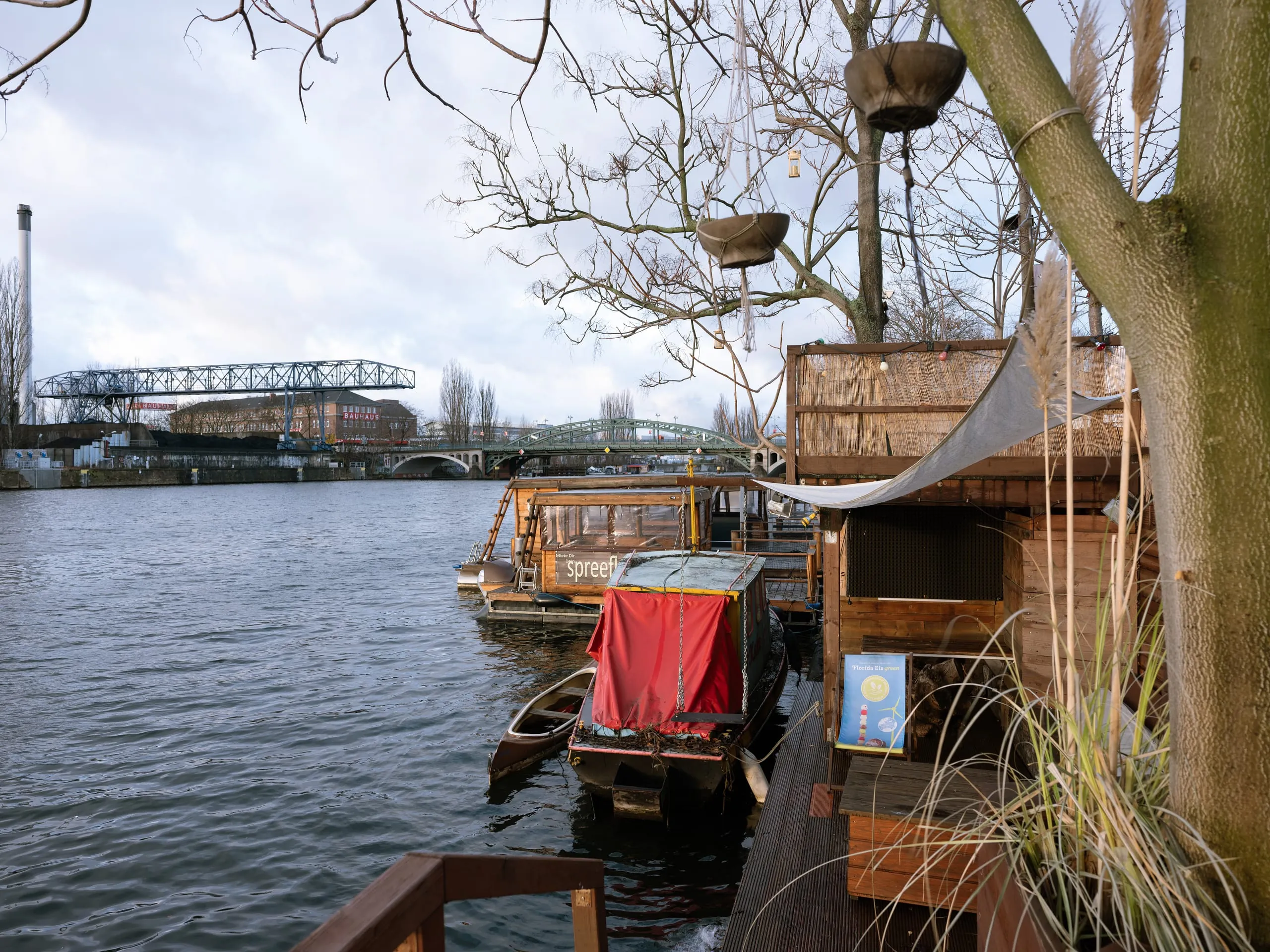 Mitten im Herzen Ostberlins befindet sich die Kreative Arbeitsgemeinschaft Oberschöneweide, kurz KAOS.