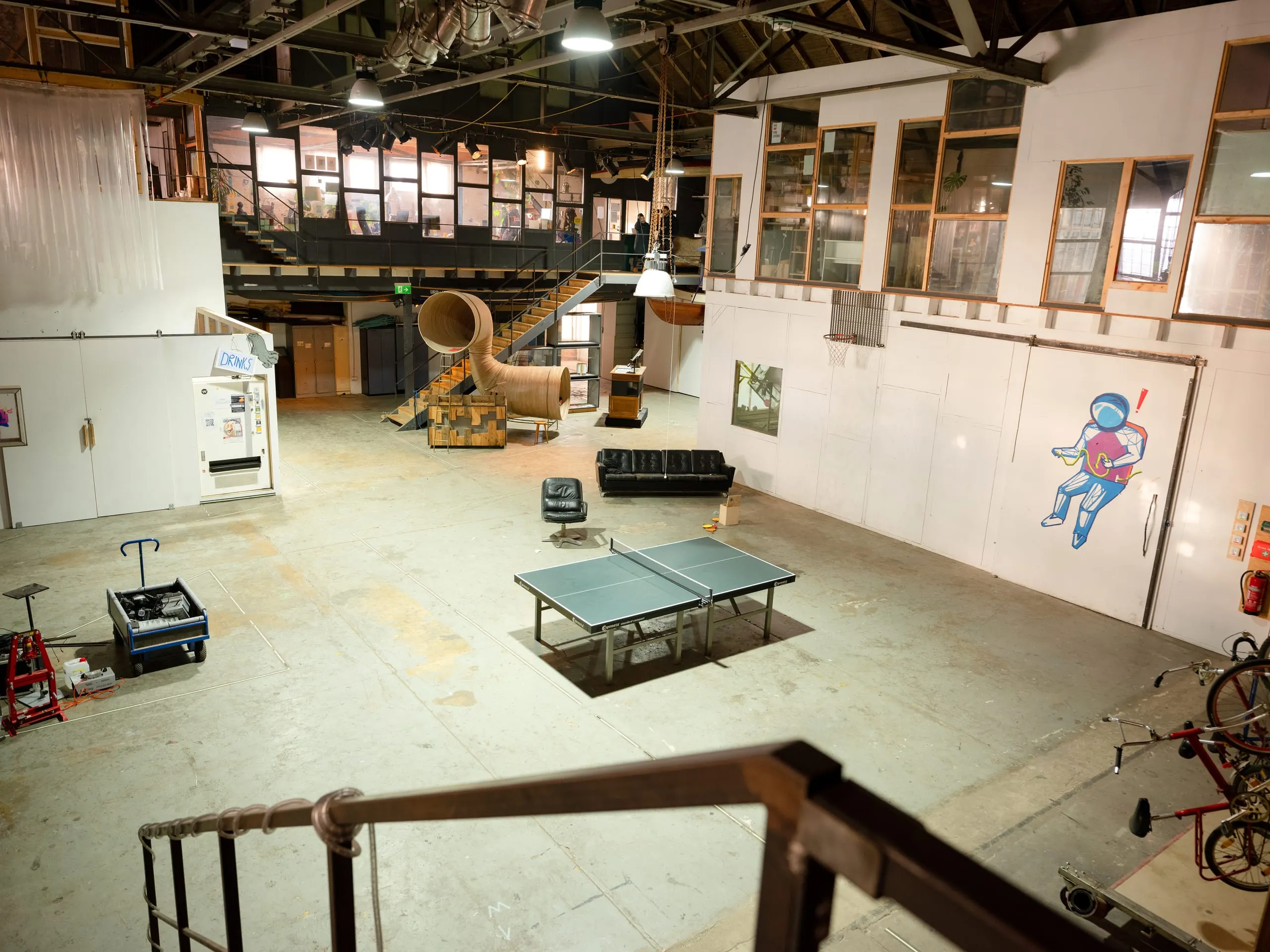 Gewissermaßen versteht sich der Space als Hybridmodell, neben Werkstätten gibt es auch einen klassischen Coworking-Bereich.