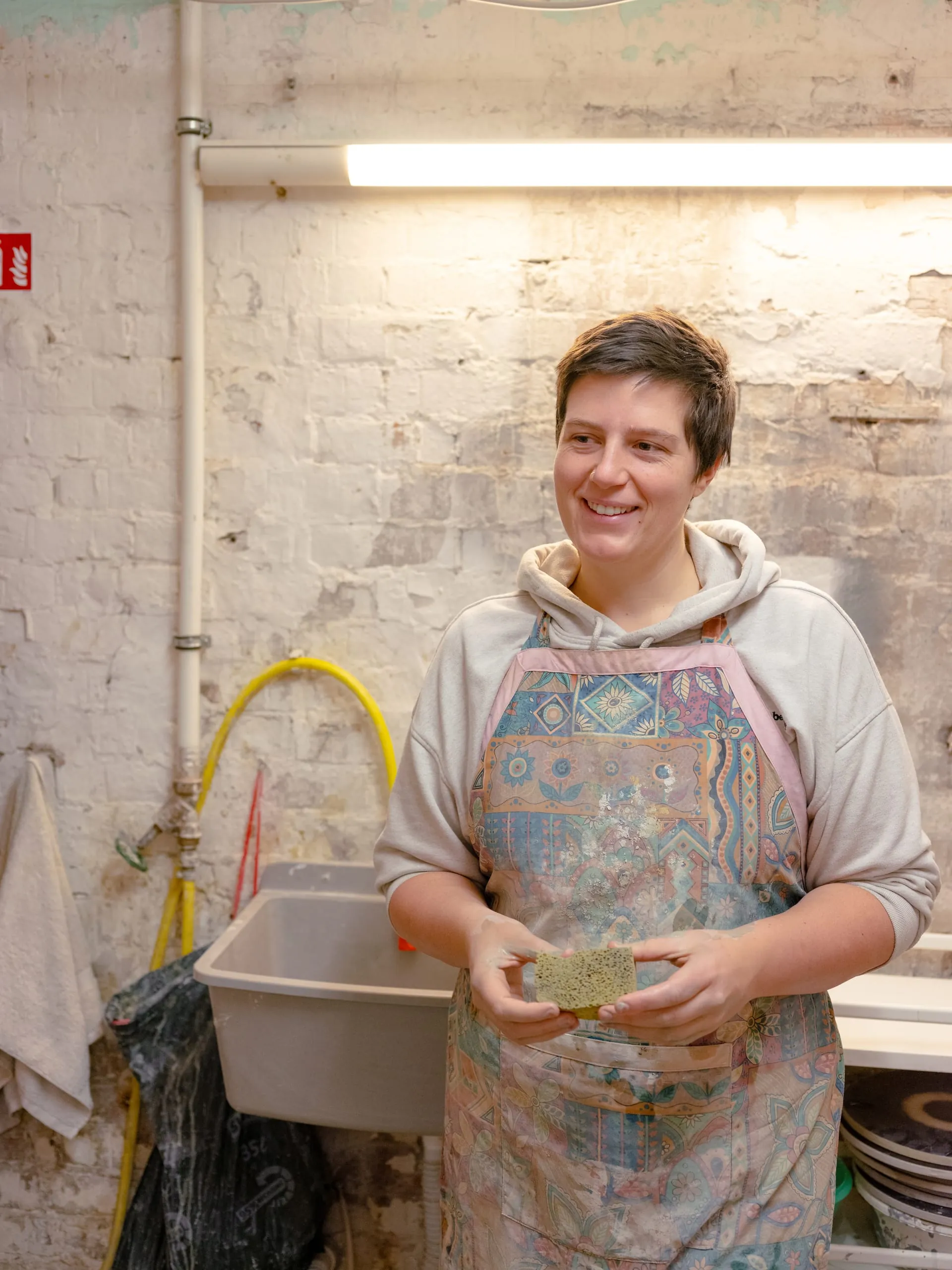 Catharina Rubel teilt sich mit anderen Keramikerinnen nicht nur die Werkstatt, sondern auch den Brennofen.