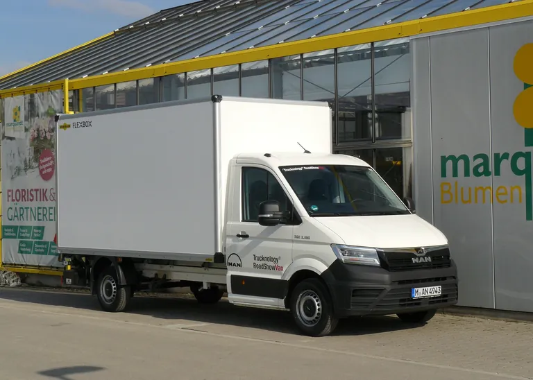 Mit dem kann man einpacken: Fahrgestell mit Kofferaufbau als Kasten-Alternative. Nur der Dachspoiler wurde schmerzlich vermisst.