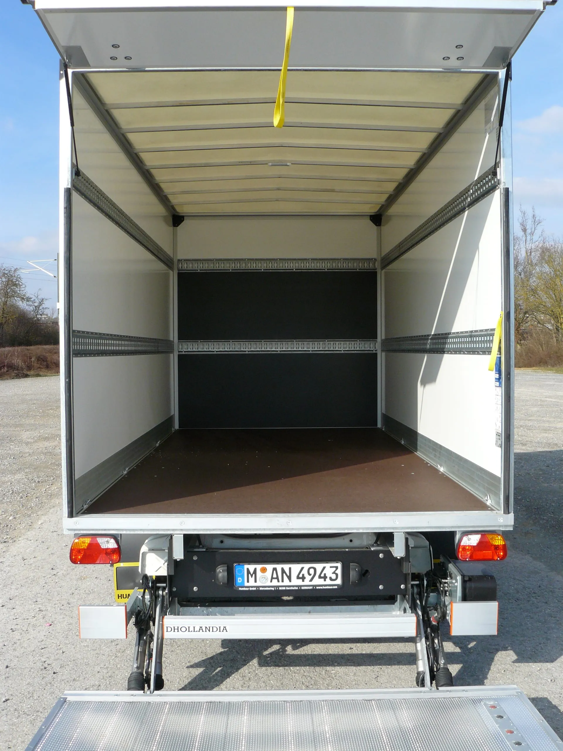 Ladehalle statt Laderaum: Wer sorgsam seine Fracht einlädt, bringt hier bis zu acht Europaletten unter. Verstaut mit Ladungs­sicherung nach Maß.