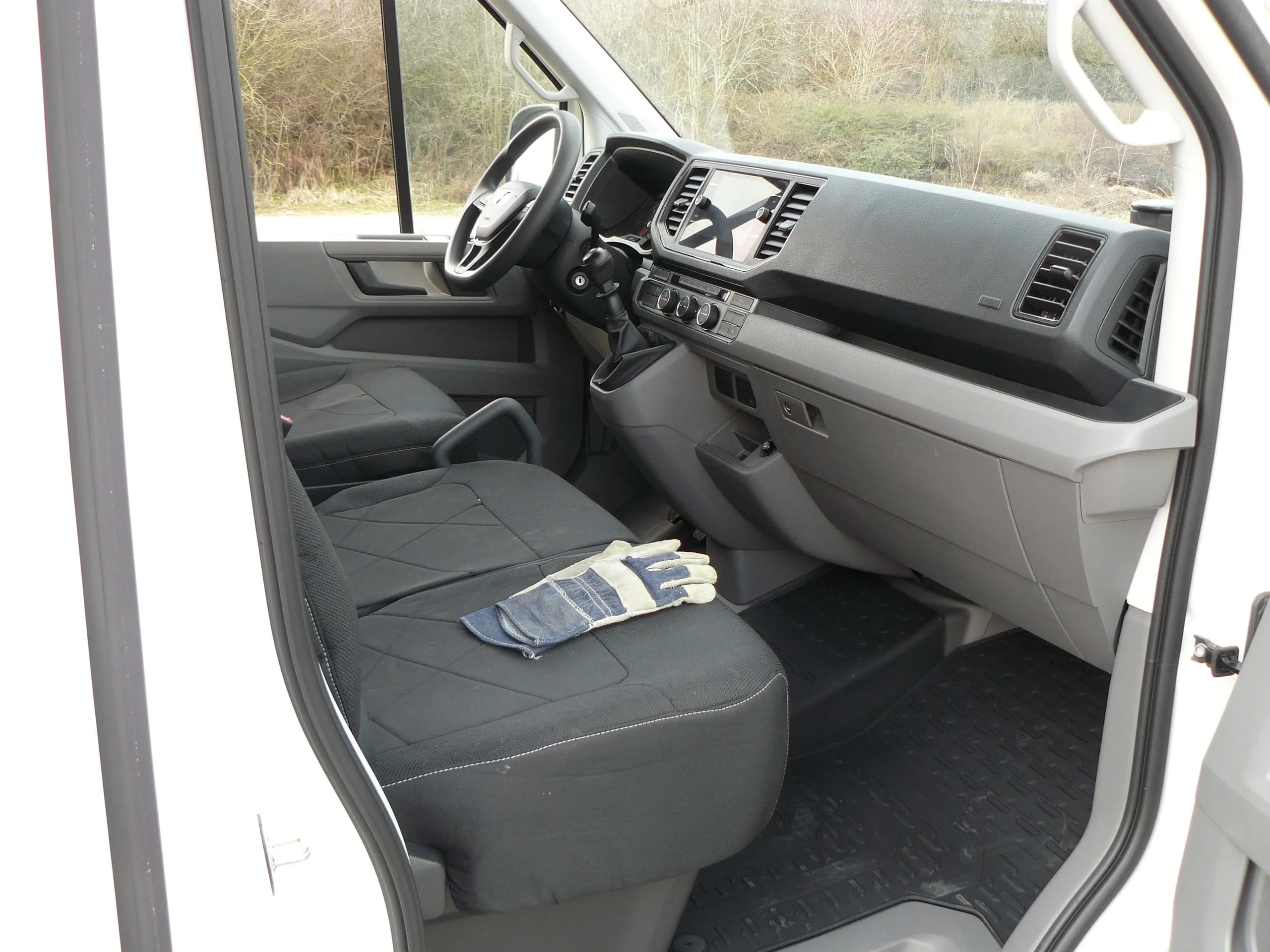 Geräumig und hochwertig eingerichtet: Das Fahrerhaus des TGE beeindruckt unverändert mit viel Platz, zahlreichen Ablagen und hochwertigen Materialien.