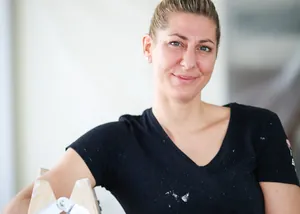 Maria Koblhirt, Inhaberin von Koblhirt-Handwerk in Wien, stellt ihren Kinderwunsch hintenan.