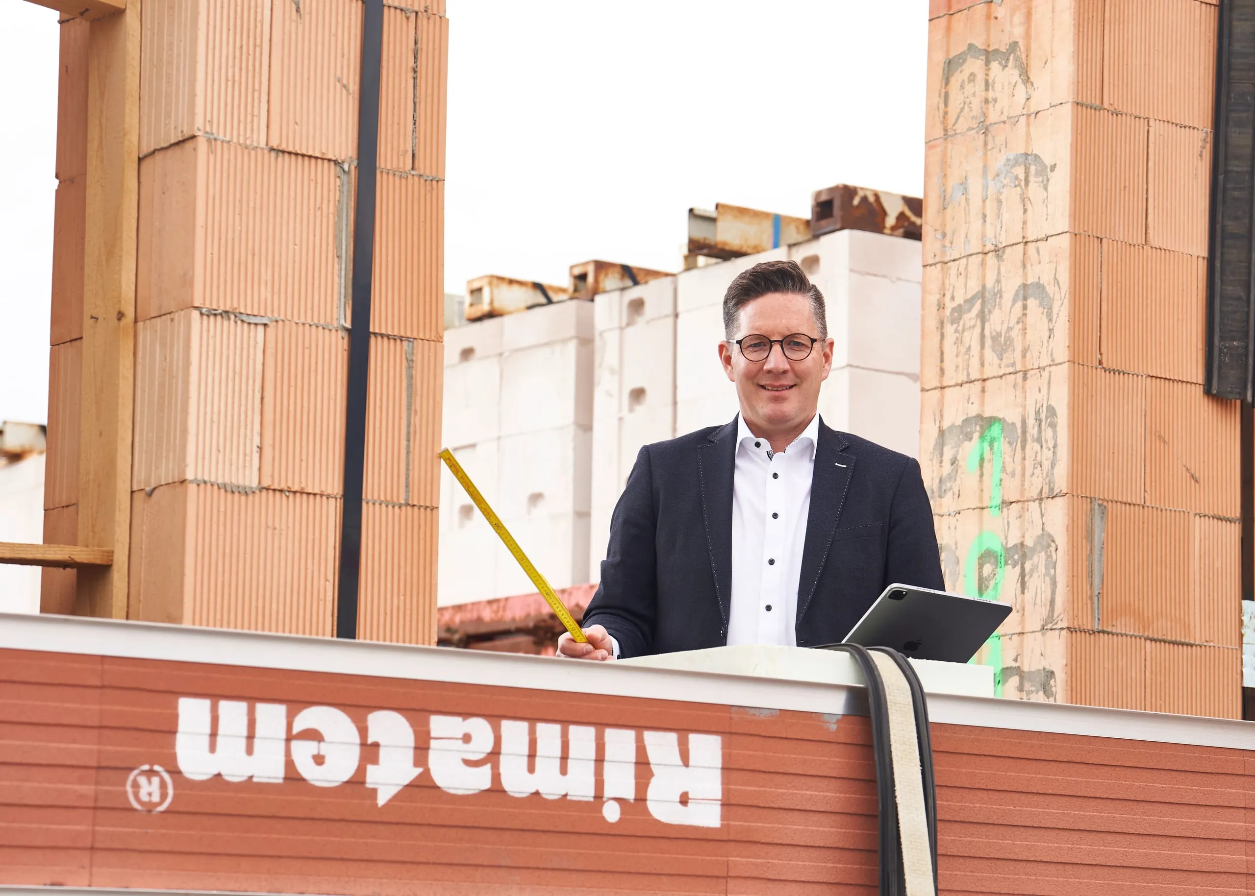 ZDB-Vorstand Tobias Riffel über Datenmanagement: Mehr Erkenntnisse über die Arbeit auf der Baustelle gewinnen