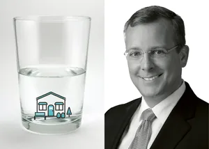 F&uuml;r Christian K&ouml;nig, Hauptgesch&auml;ftsf&uuml;hrer des Verbands der privaten Bausparkassen, ist das Glas halb leer, was ein Bauverbot f&uuml;r Eigenheime angeht. 