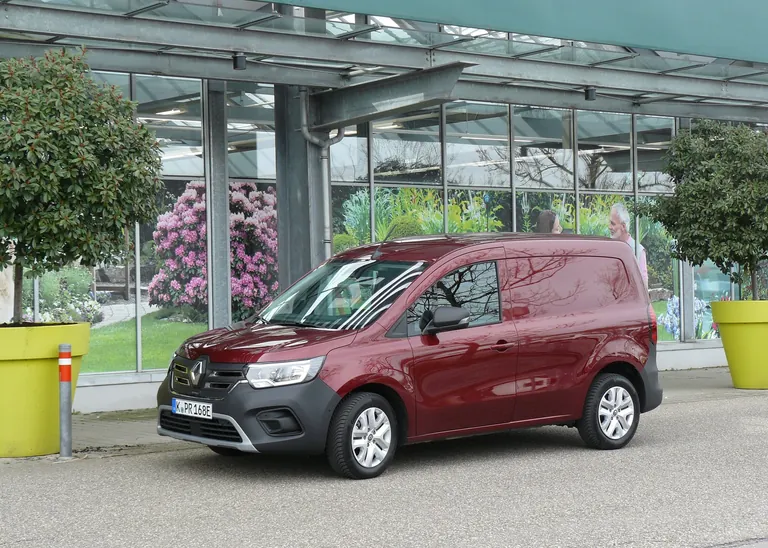 Gepflegter Auftritt, unauff&auml;lliger E-Antrieb: der batterieelektrische Renault Kangoo Rapid E-Tech.