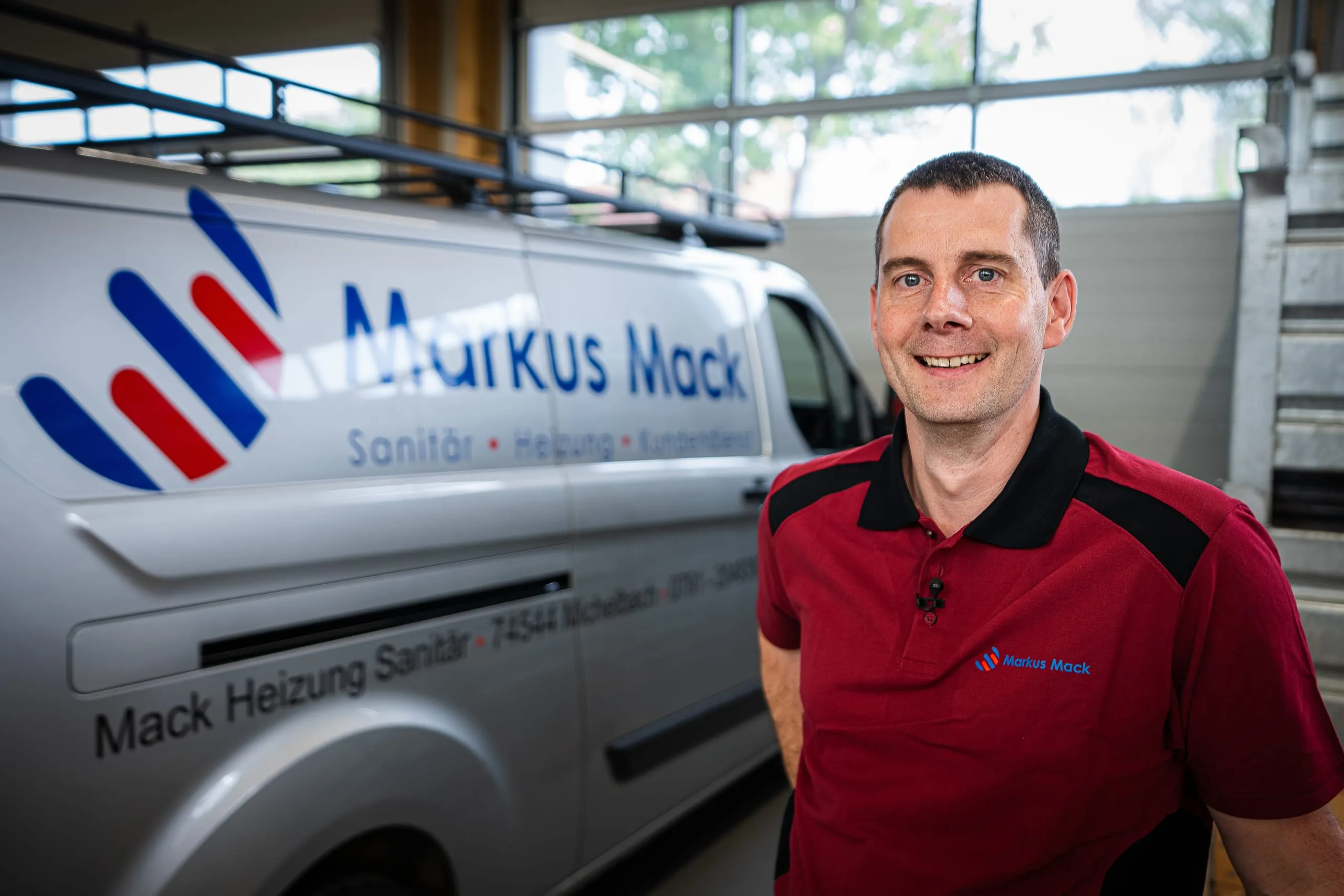 Zu Besuch beim Top Gründer im Handwerk 2023: SHK-Meister Markus Mack im Lager seiner Markus Mack Heizung Sanitär e.K. im baden-württembergischen Michelbach an der Bilz.