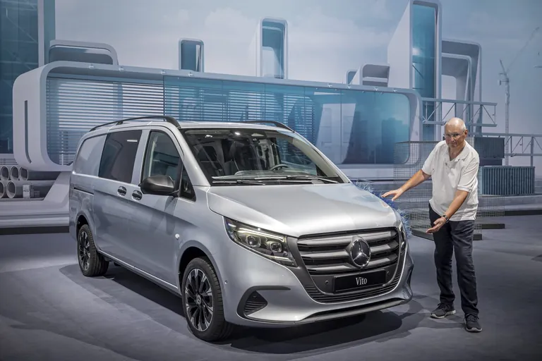 Neuer Grill und neuer Sto&szlig;f&auml;nger f&uuml;r den Vito, hier schmuck in Wagenfarbe.