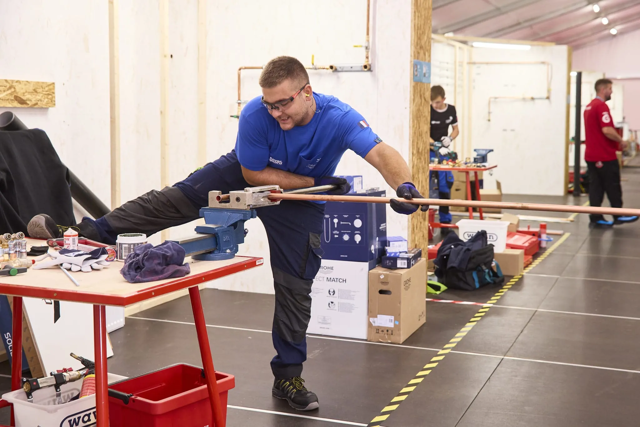 Der französische Teilnehmer im Skill "Plumbing and Heating" bei den EuroSkills 2023 in Danzig.