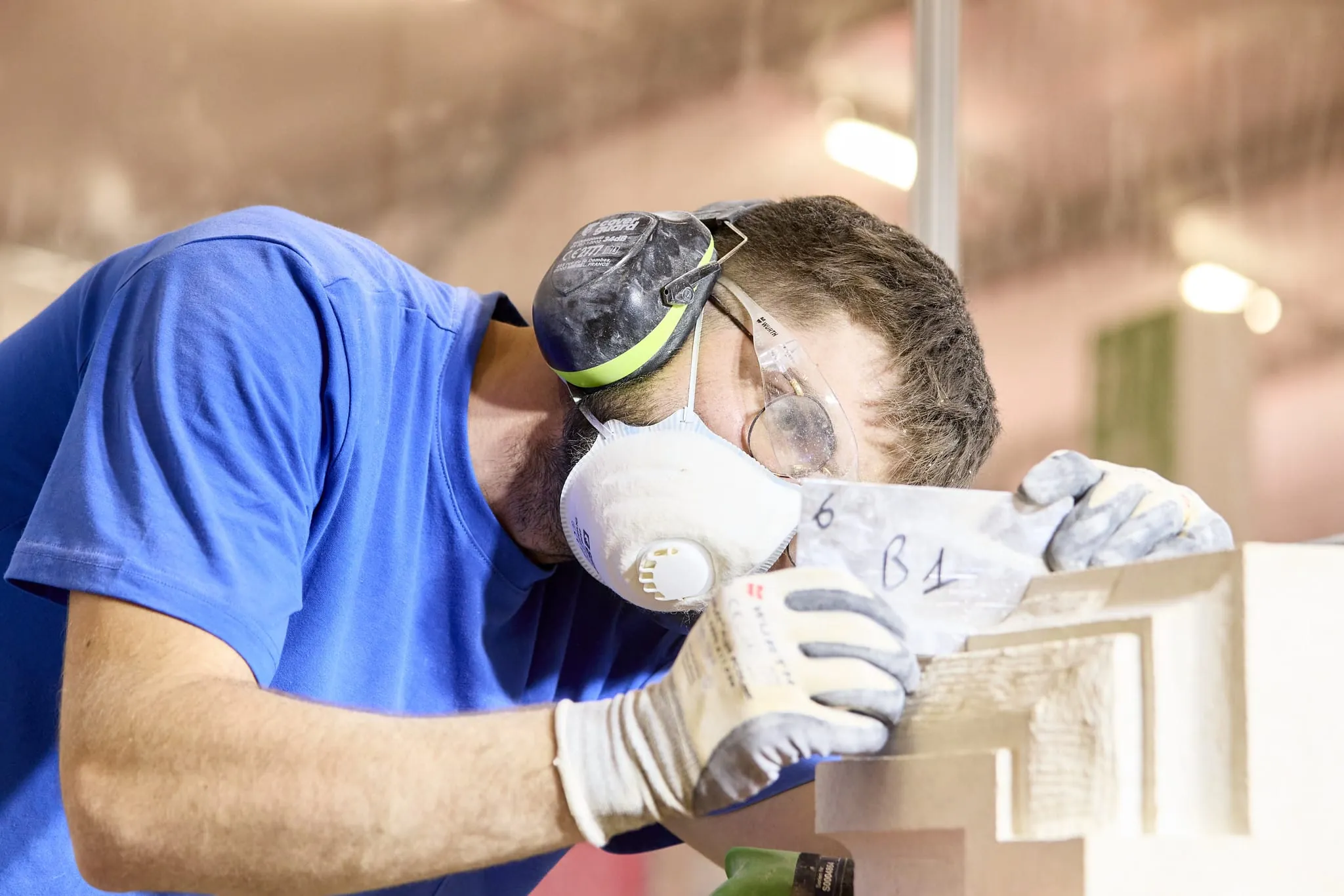 Der französische Teilnehmer im Skill "Architectural Stonemasonry" bei den EuroSkills 2023 in Danzig.