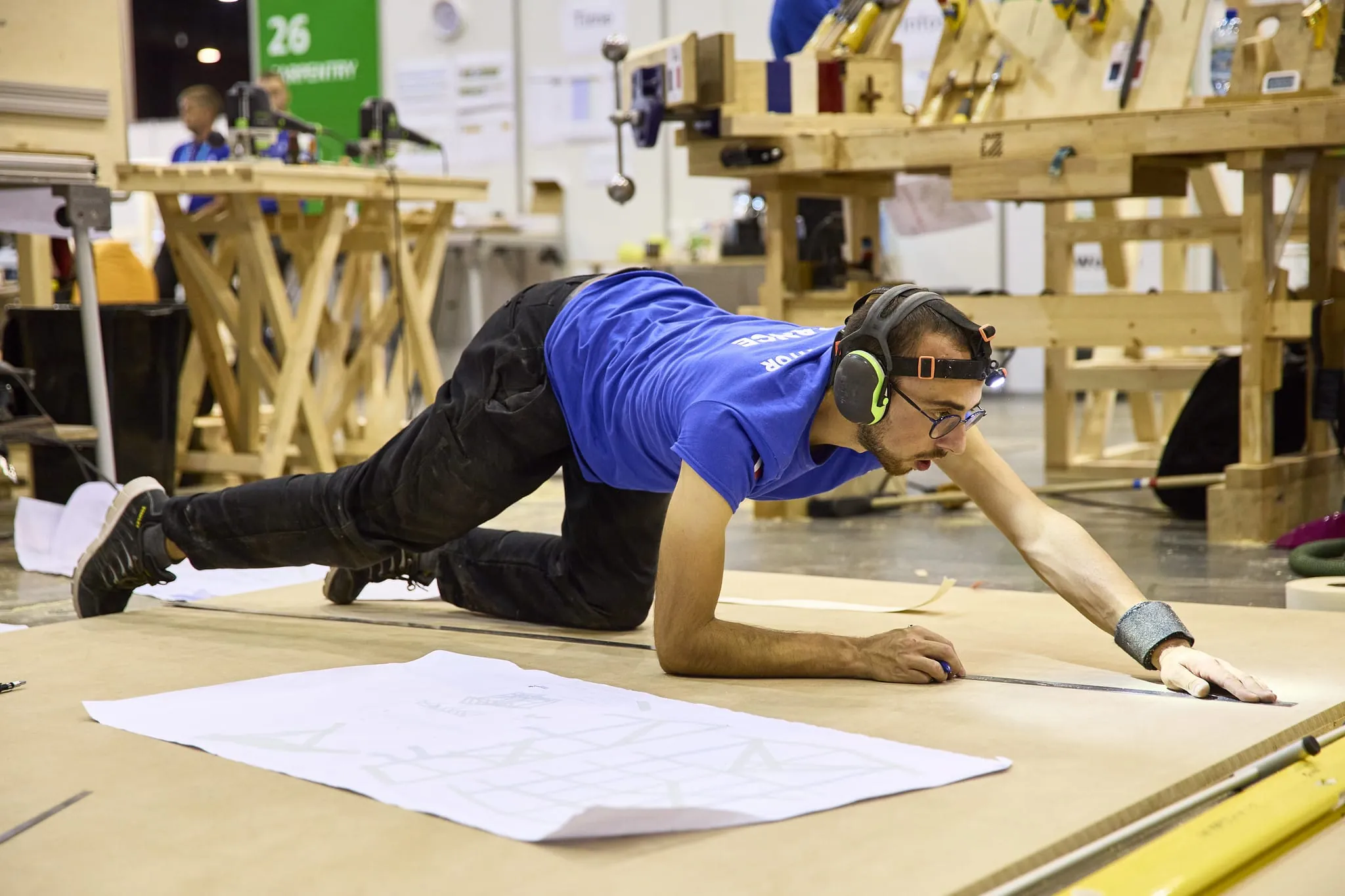 Der französische Teilnehmer im Skill "Carpentry" bei den EuroSkills 2023 in Danzig.