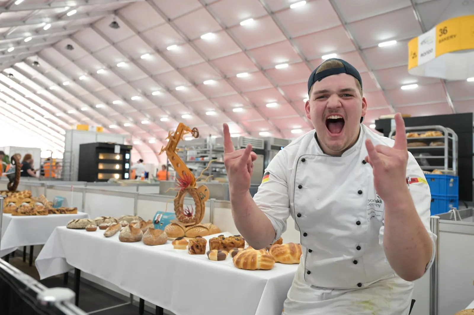 Bäcker Alexander Weinhold gewann Gold im Skill "Bakery" bei den EuroSkills 2023 in Danzig.