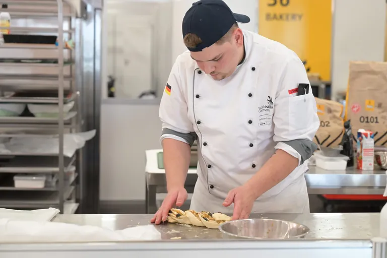 Der deutsche Vertreter im Skill "Bakery" bei den EuroSkills 2023 in Danzig.