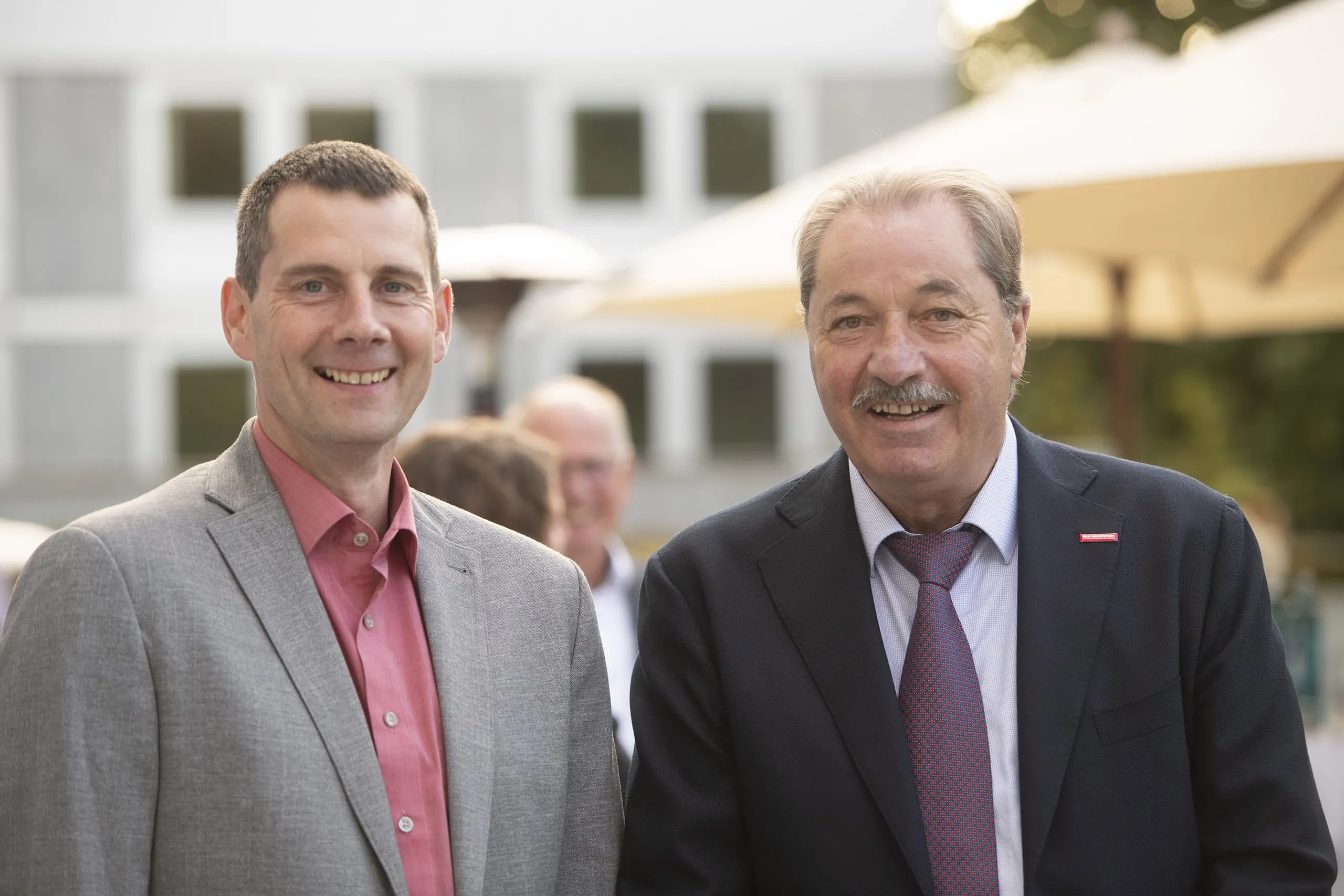 Zusammen mit Sieger Markus Mack freute sich u.a. auch Kurt Georg Schreiber (re.), Vizepräsident der Handwerkskammer Heilbronn-Franken.