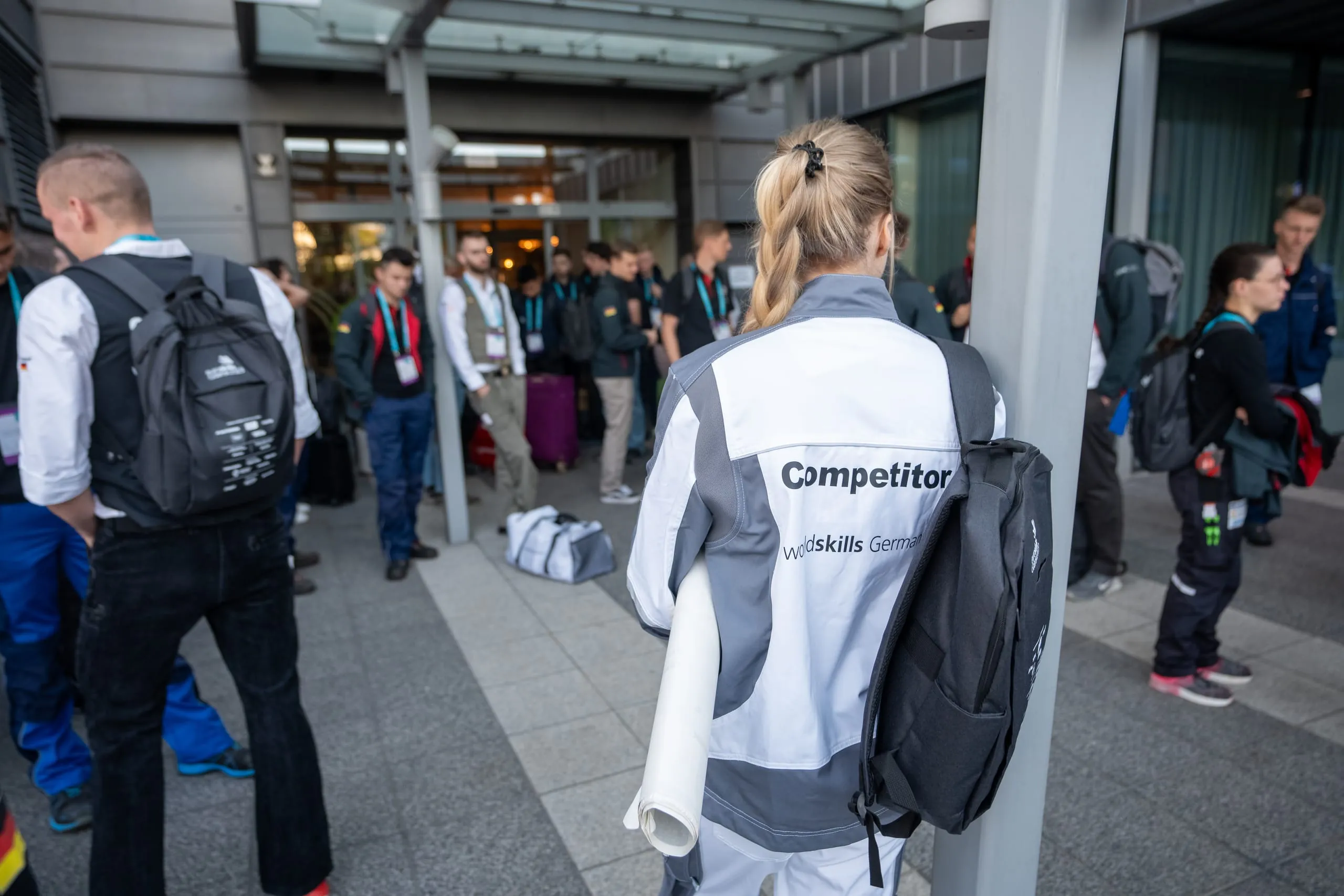 Als alle da waren ging es gemeinsam zum ersten Mal in die Aufbauhallen der EuroSkills 2023 auf dem Messegelände in Danzig.