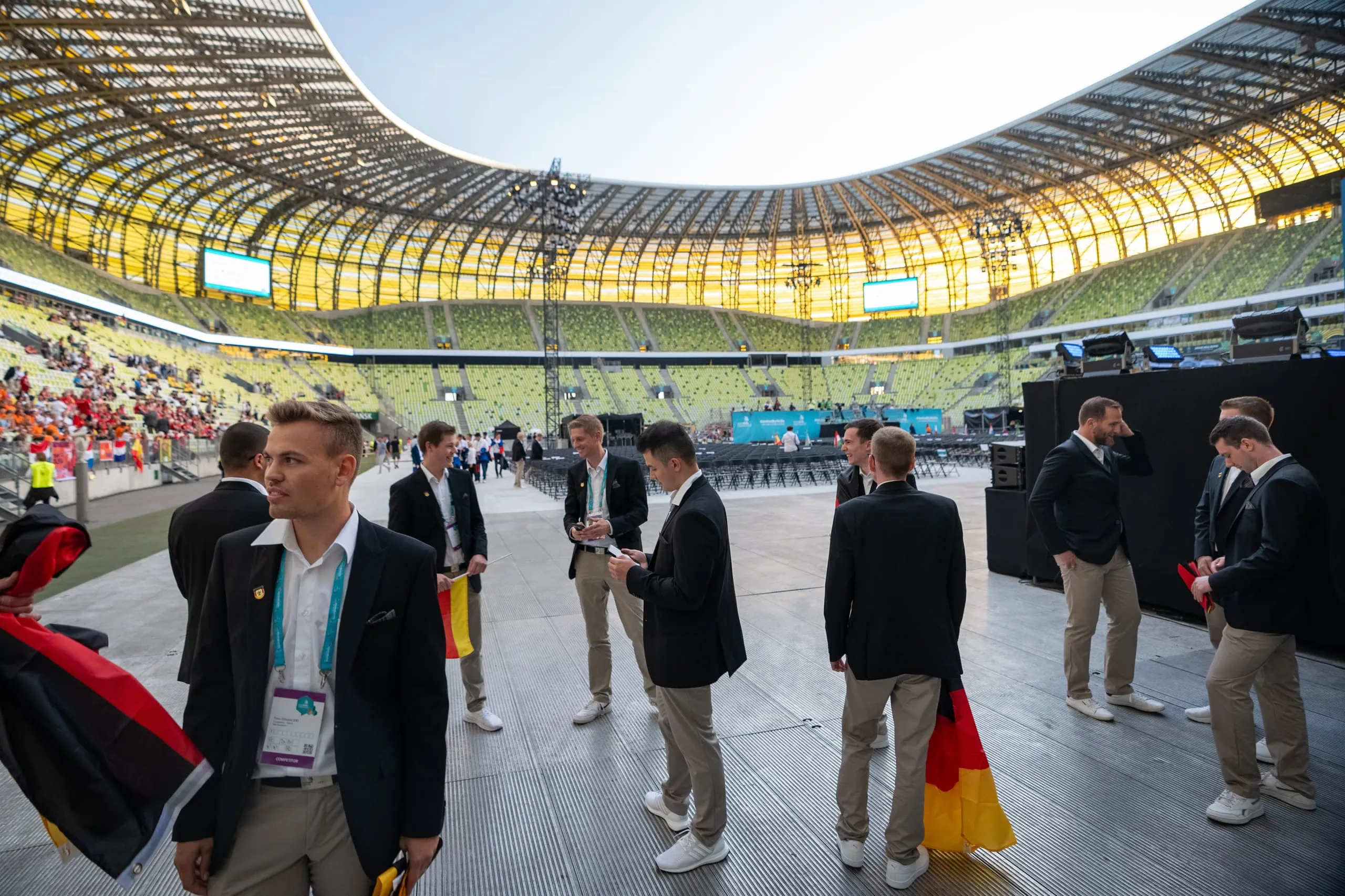 In dem Stadion mit über 41.000 Plätzen, errichtet für die Fußball-Europameisterschaft 2012, wurden an diesem Tag keine Fußballmillionäre bejubelt....