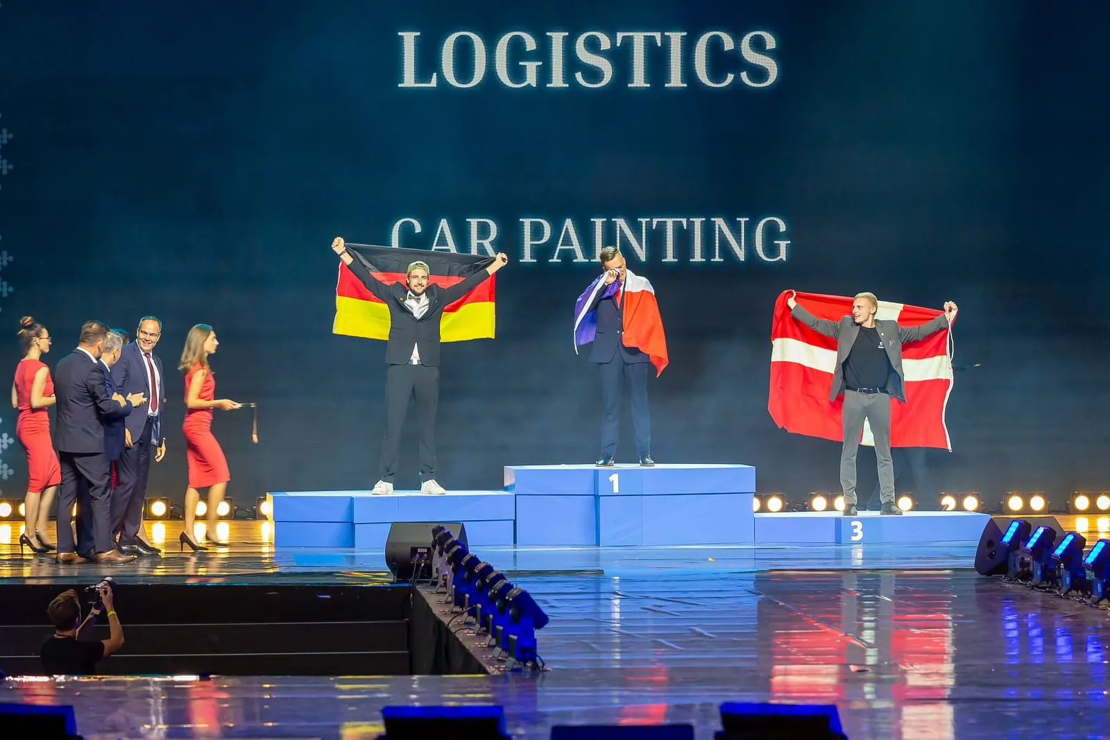 Fahrzeuglackierer Johannes Brandl gewann Silber im Skill "Car Painting" bei den EuroSkills 2023 in Danzig.