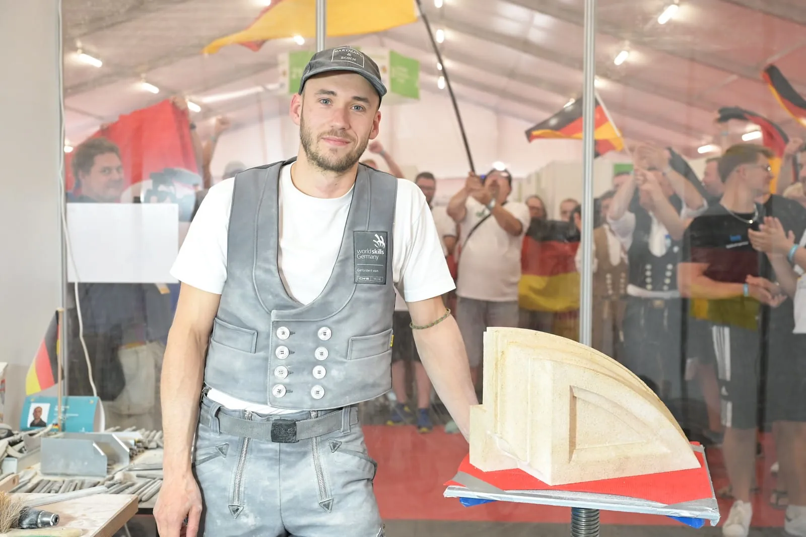 Steinmetz Johannes Reiter gewann Silber im Skill "Architectural Stonemasonry" bei den EuroSkills 2023 in Danzig.