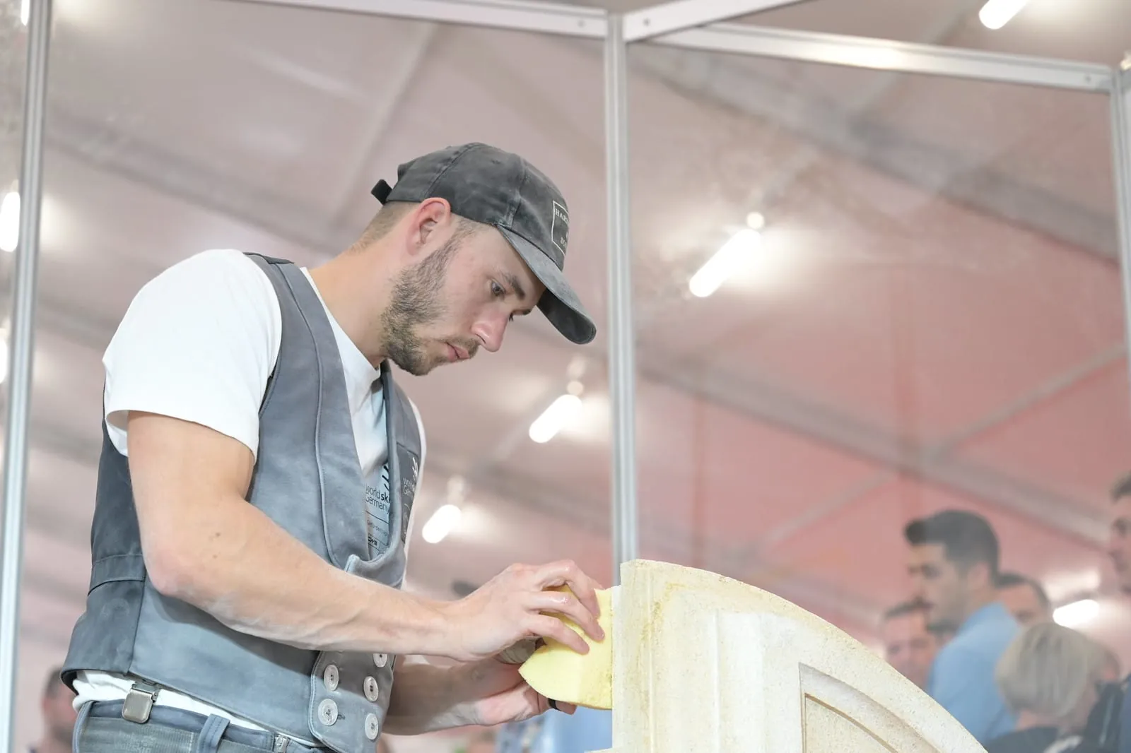 Steinmetz Johannes Reiter gewann Silber im Skill "Architectural Stonemasonry" bei den EuroSkills 2023 in Danzig.