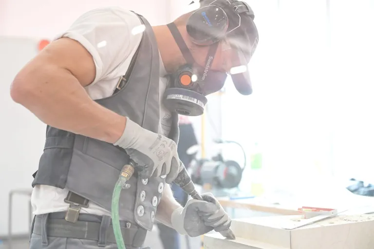 Er ist der deutsche Vertreter im Skill "Architectural Stonemasonry" bei den EuroSkills 2023 in Danzig.