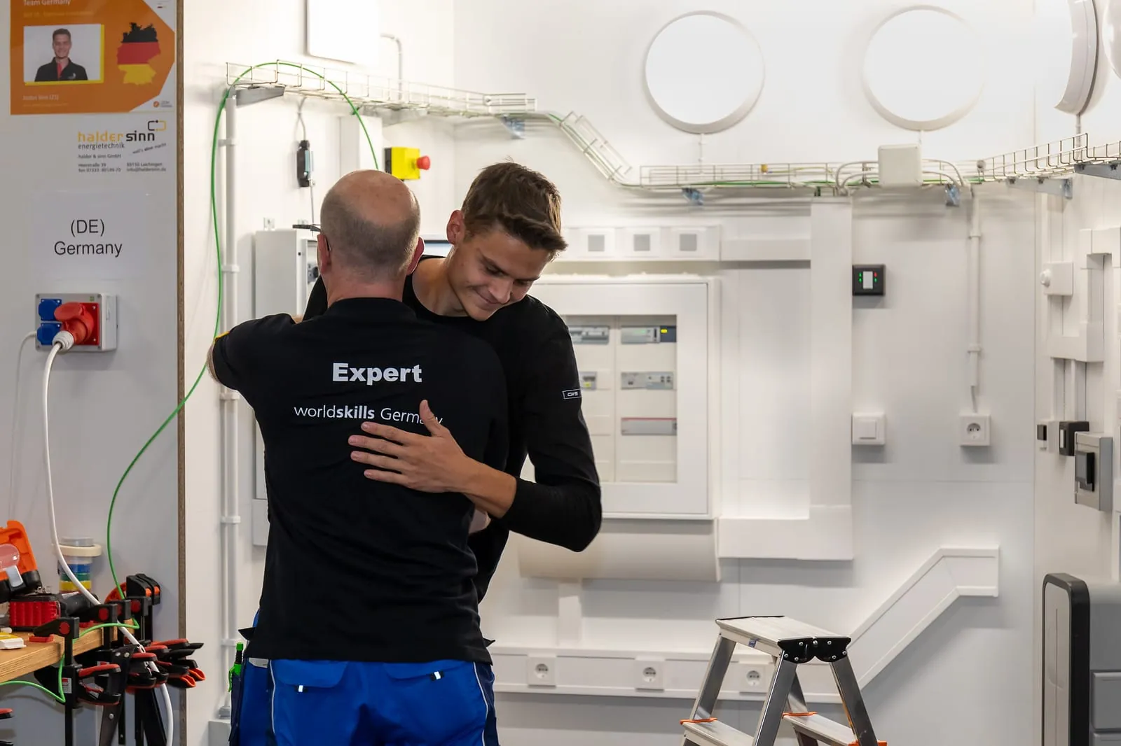 Elektroniker Justus Sinn erhielt die Exzellenzmedaille im Skill im Skill "Electrical Installations" bei den EuroSkills 2023 in Danzig.