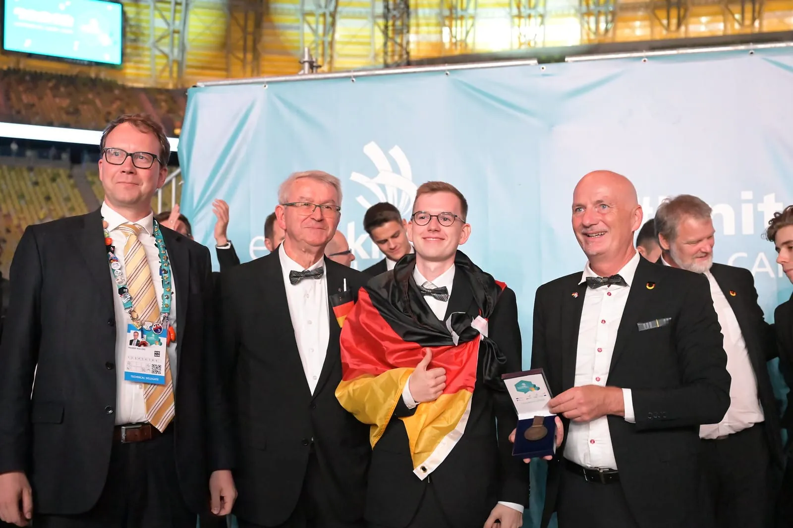 Anlagenelektroniker Kai Schmidt gewann die Exzellenzmedaille im Skill "Industrial Control" bei den EuroSkills 2023 in Danzig.