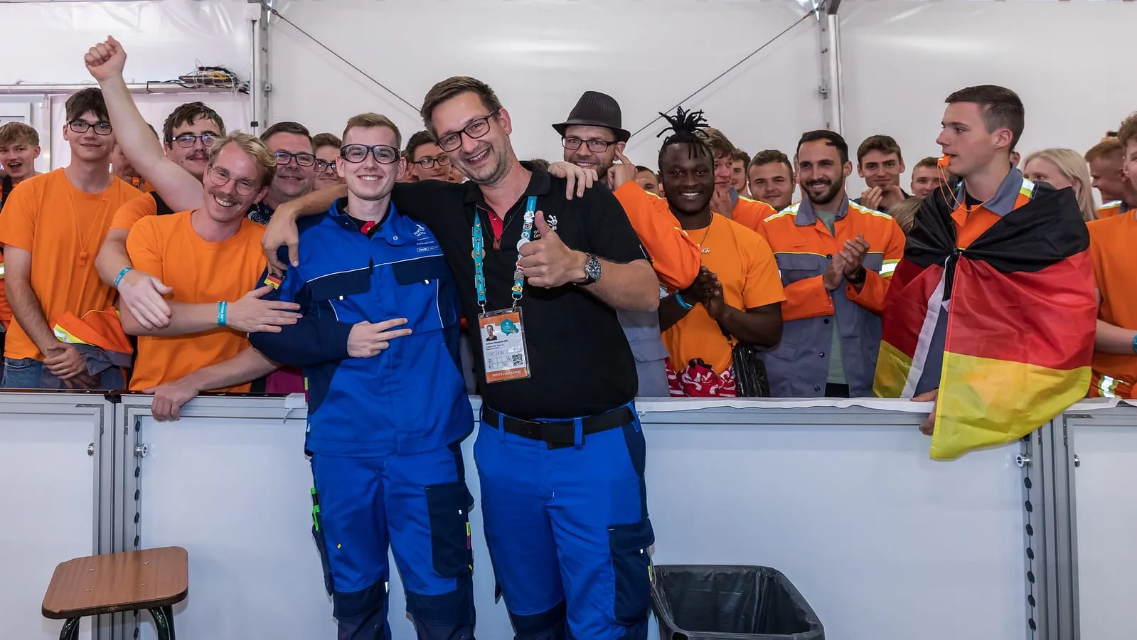 Anlagenelektroniker Kai Schmidt gewann die Exzellenzmedaille im Skill "Industrial Control" bei den EuroSkills 2023 in Danzig.