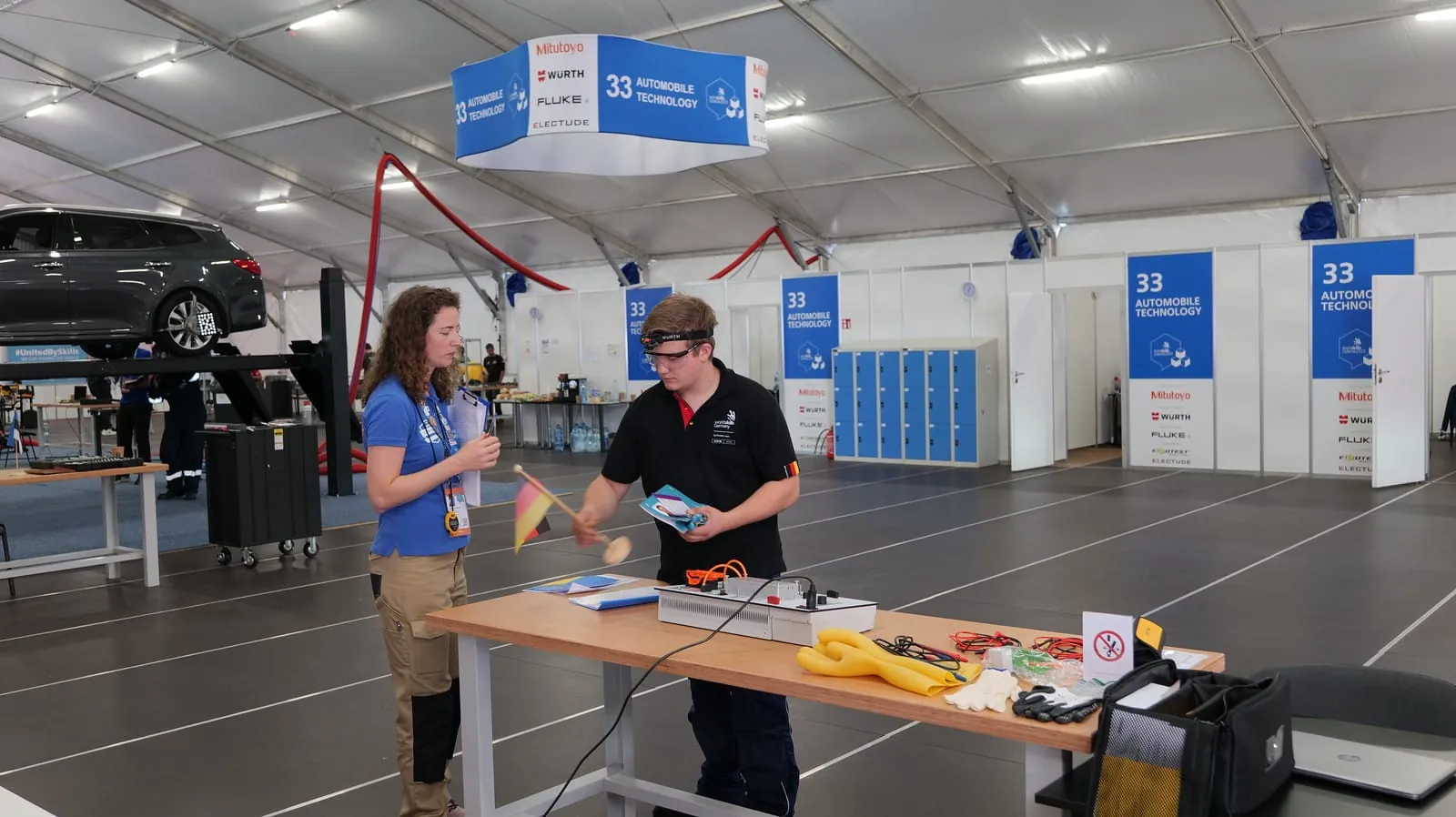 Kfz-Mechatroniker Manuel Schmied gewann die Exzellenzmedaille im Skill "Automobile Technology" bei den EuroSkills 2023 in Danzig.