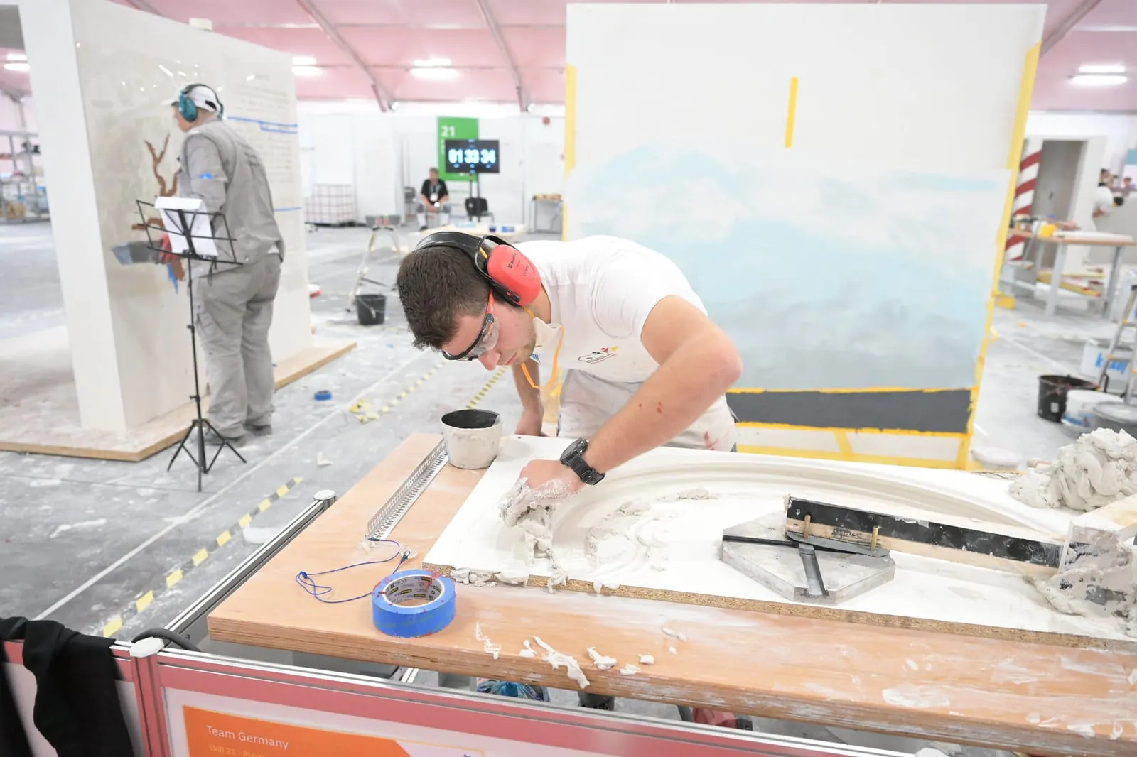 Stuckateur Nils Kugler gewann Silber im Skill "Plastering and Drywall Systems" bei den EuroSkills 2023 in Danzig.