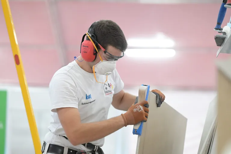 Der deutsche Vertreter im Skill "Plastering and Drywall Systems" bei den EuroSkills 2023 in Danzig.