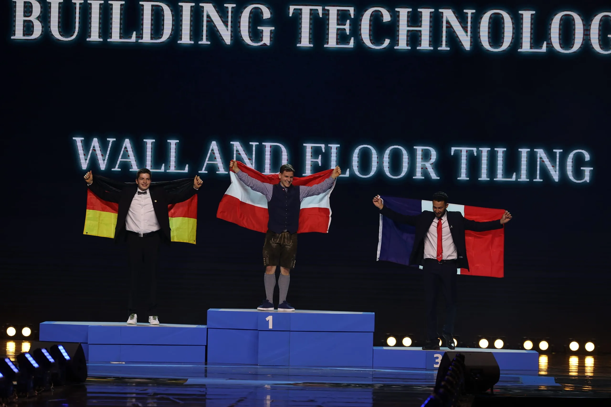Fliesenleger Robin Liebler gewann Silber im Skill "Wall and Floor Tilling" bei den EuroSkills 2023 in Danzig.