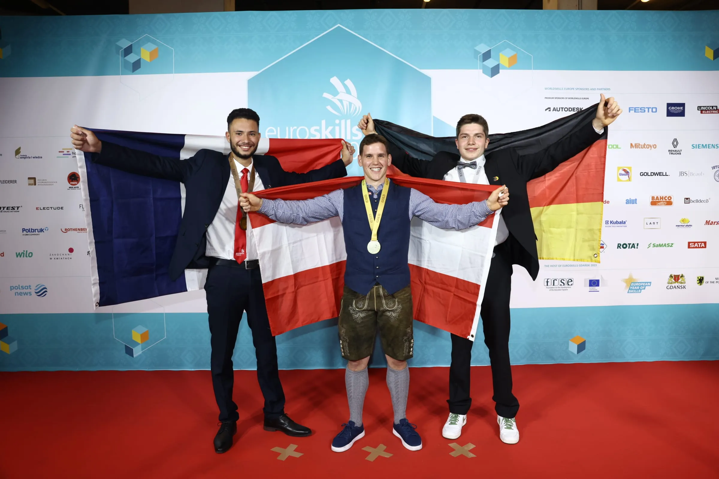 Fliesenleger Robin Liebler gewann Silber im Skill "Wall and Floor Tilling" bei den EuroSkills 2023 in Danzig.