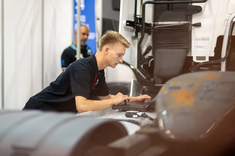 Nutzfahrzeugtechniker Andreas Schuck bei den EuroSkills 2023 in Danzig.