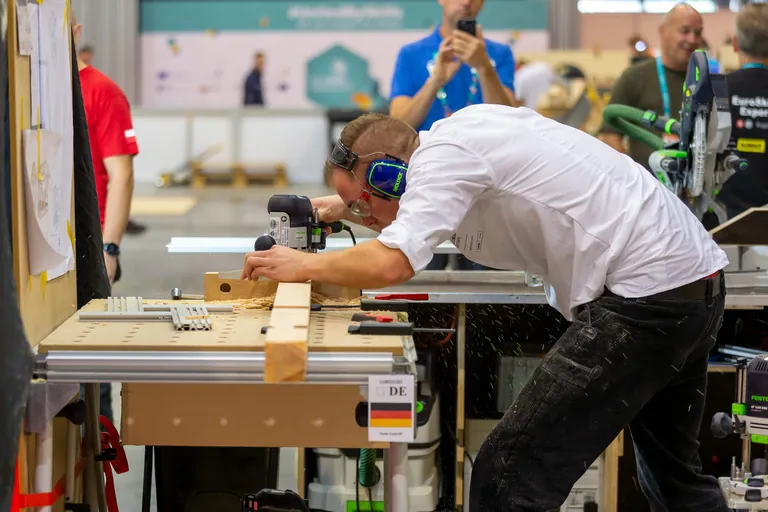 Zimmermann Jonas Lauhoff bei den EuroSkills 2023 in Danzig.