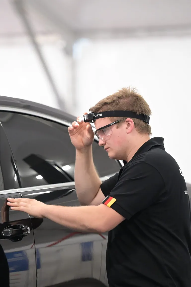 Kfz-Mechatroniker Manuel Schmied bei den EuroSkills 2023 in Danzig.