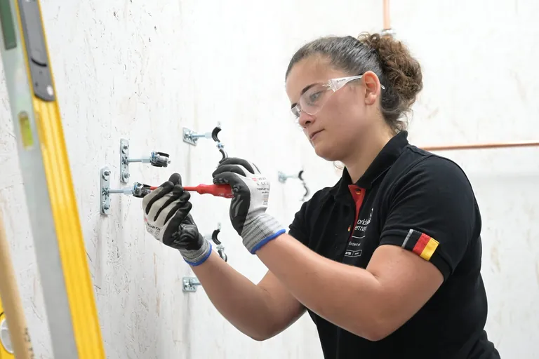 Anlagenmechanikerin Stefanie Hahn bei den EuroSkills 2023 in Danzig.