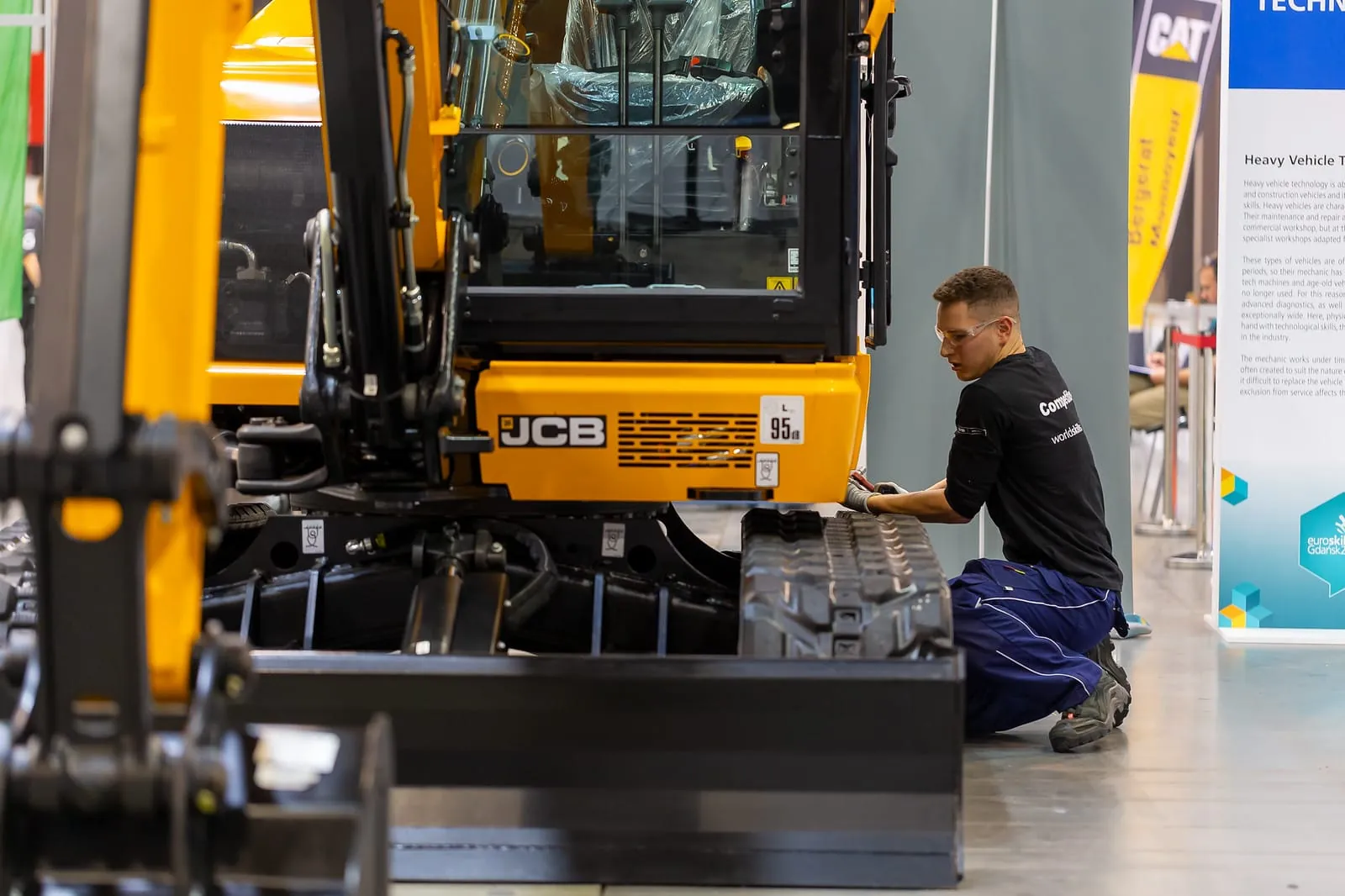 Land- und Baumaschinenmechatroniker Tim Damerius gewann Gold "Heavy Vehicle Technology" bei den EuroSkills 2023 in Danzig.