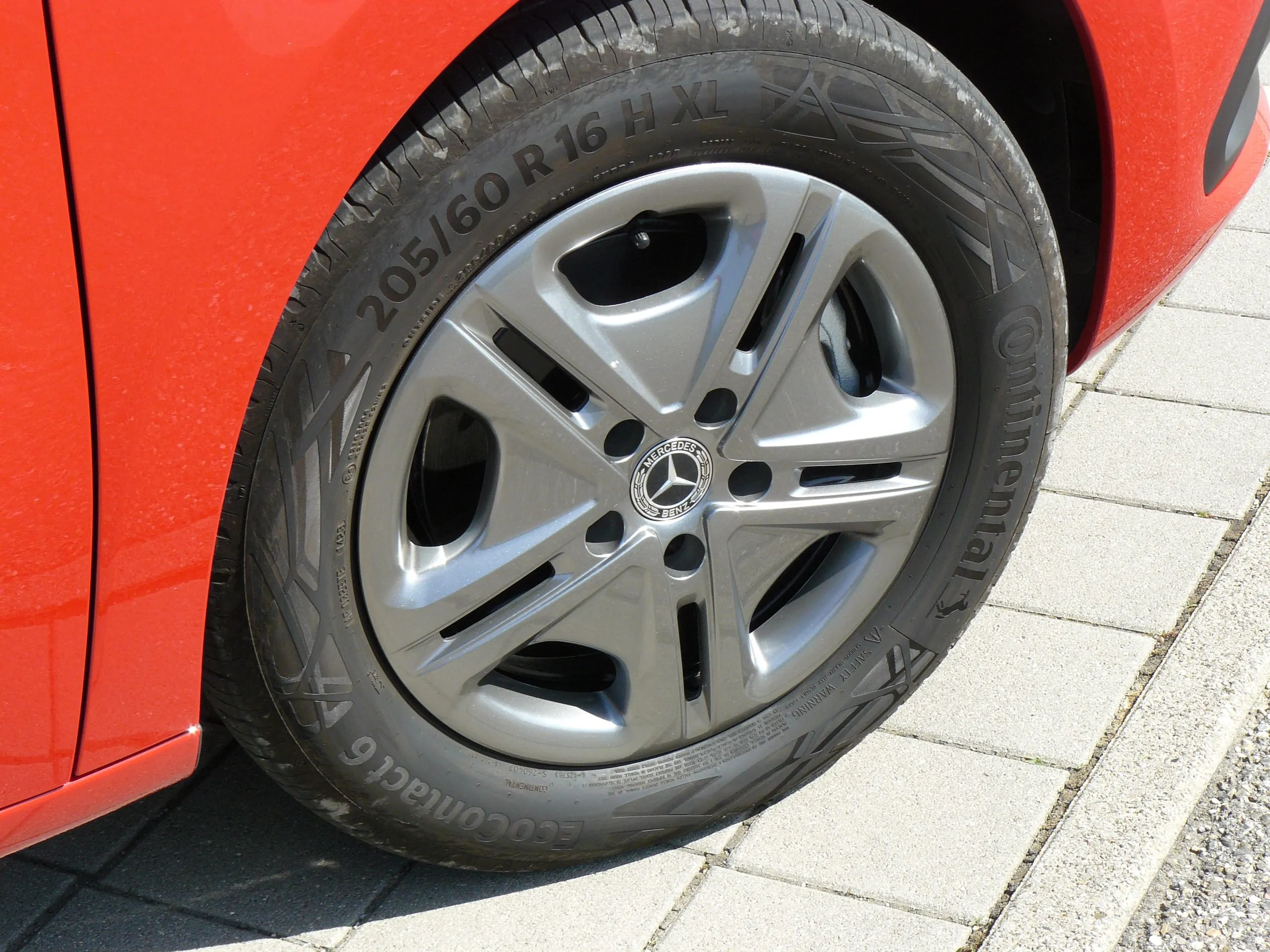 Fesche Räder: Stahl-Designräder statt Aluminium.