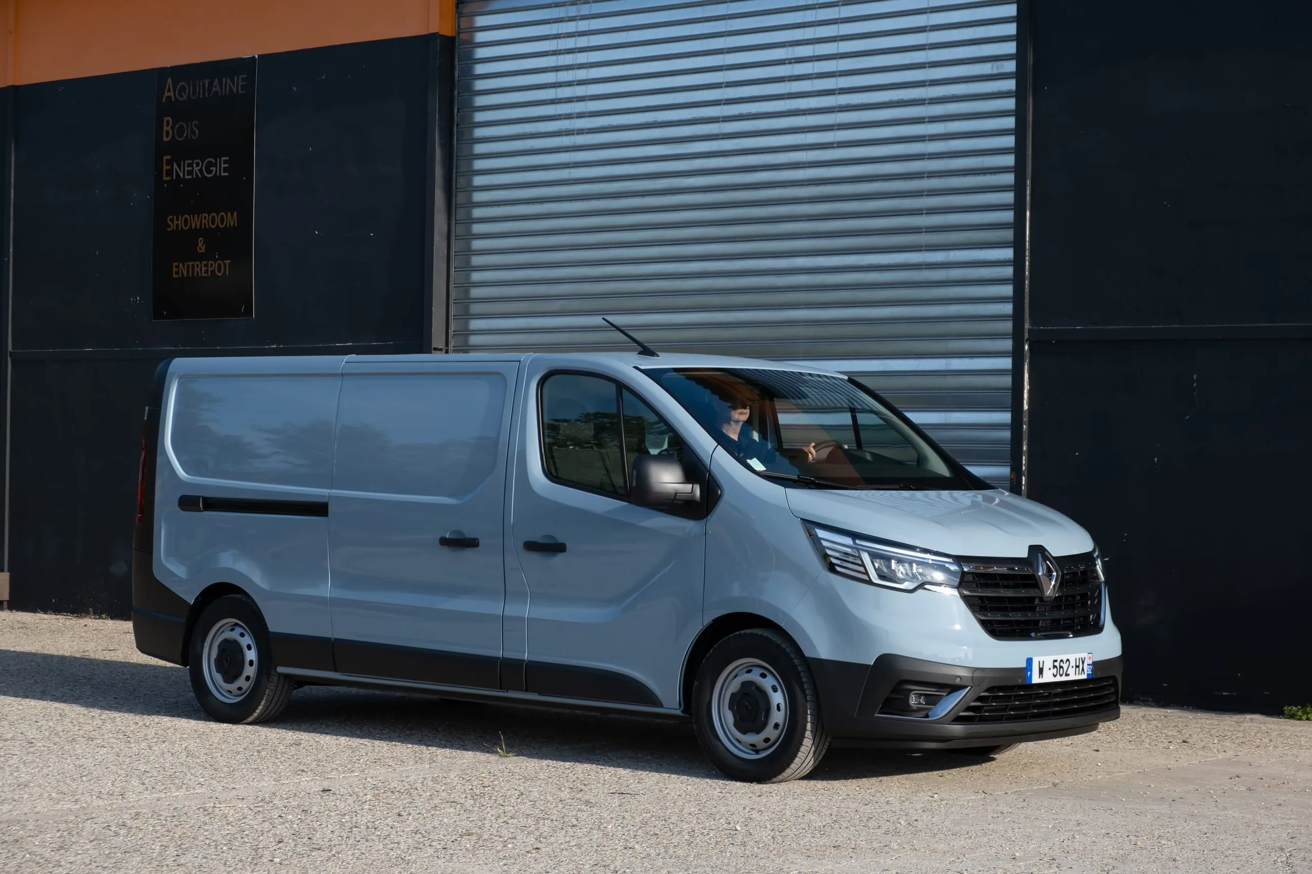 Renault Trafic E-Tech: Elektrotransporter mit üppigem Baukasten