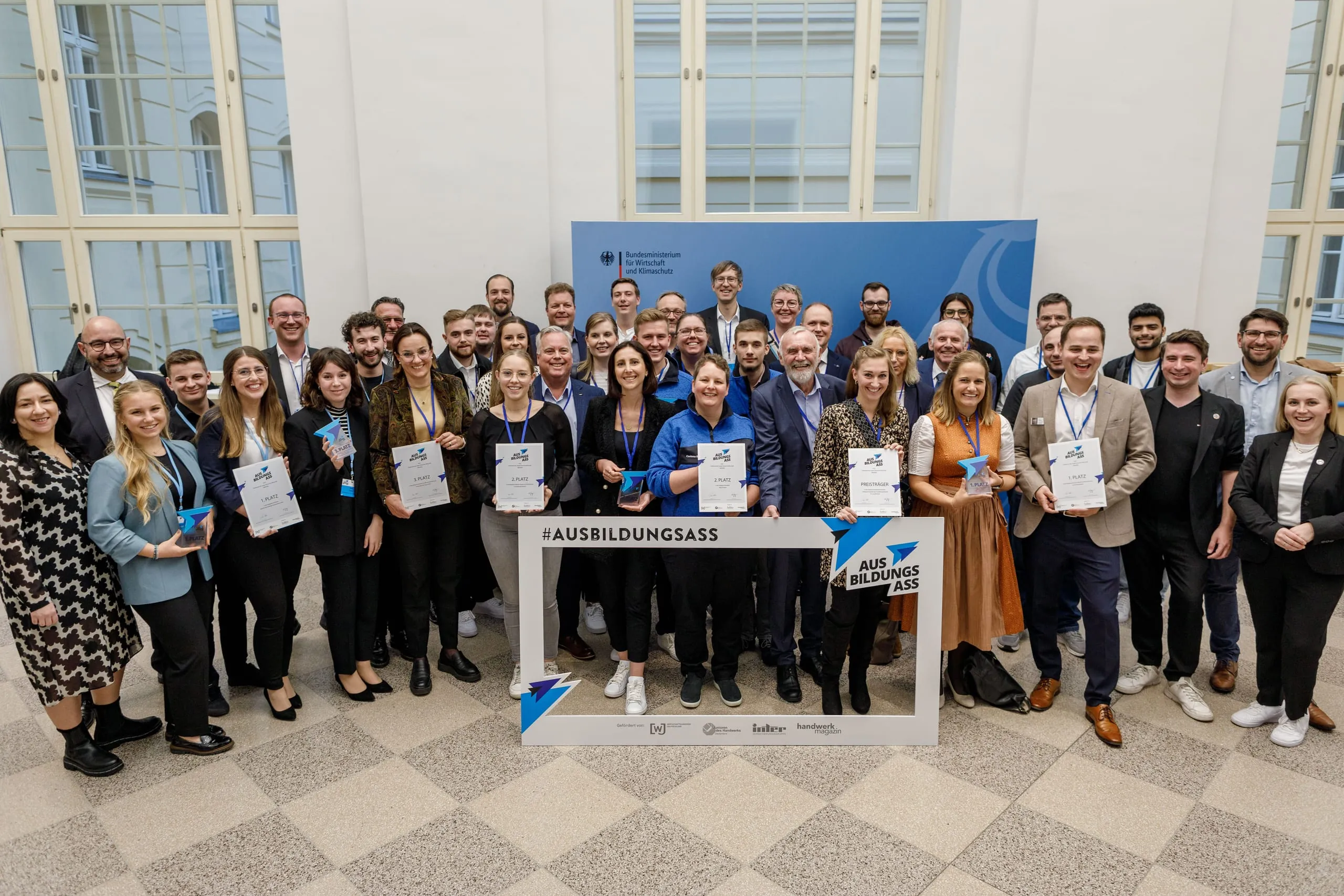 Ausbildungs-Ass 2023: Das sind die besten Ausbildungsbetriebe Deutschlands