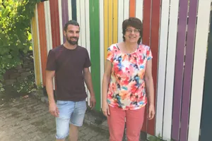 Iris Leisenheimer aus Windesheim in Rheinland-Pfalz hat jetzt einen neuen, jungen Chef: Maler- und Lackierermeister Daniel Roos (li.). Seit 2005 ist er im Betrieb und seit 2023 dessen Inhaber.