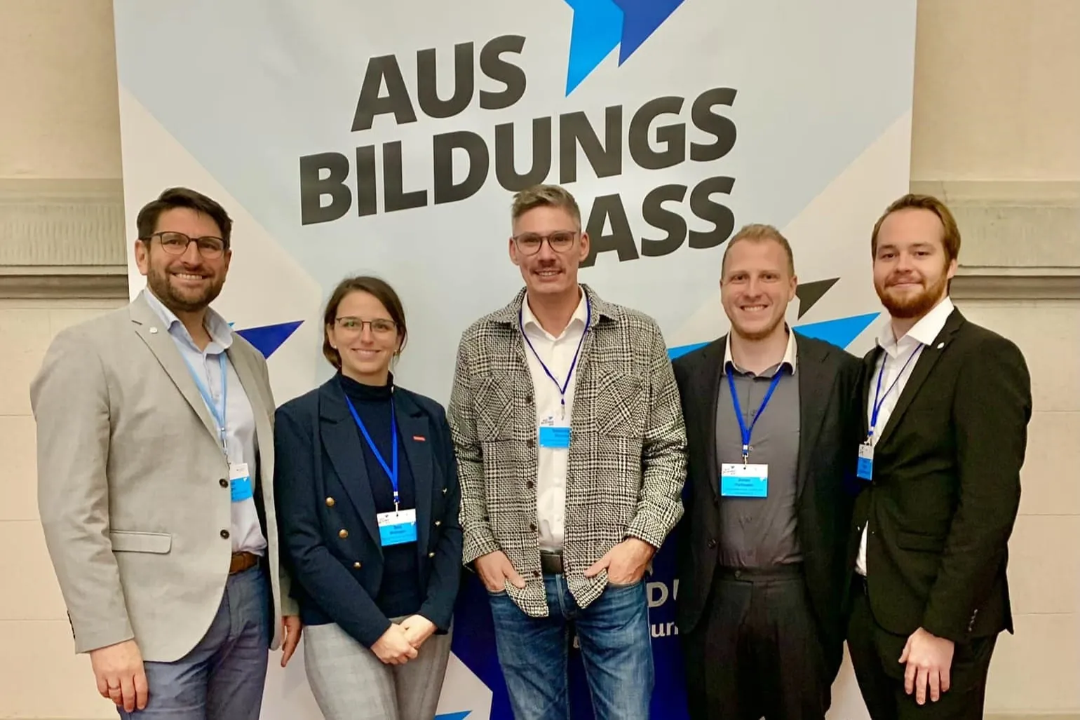 Ebenfalls mit dabei war der Bundesvorstand der Junioren des Handwerks, die gemeinsam mit den Wirtschaftsjunioren Deutschland, der Inter Versicherungsgruppe und handwerk magazin den begehrten Award verleihen.